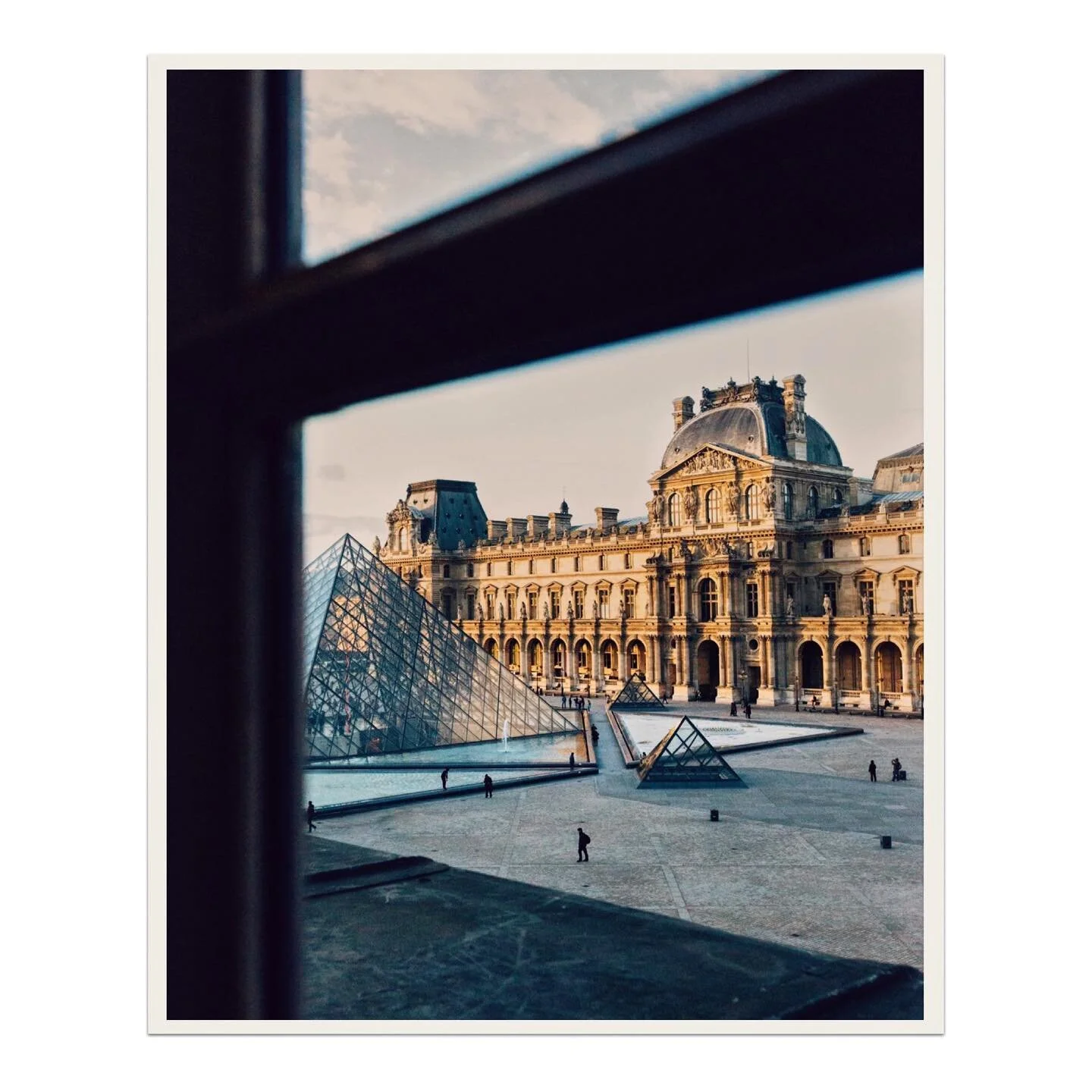 From the inside looking out at the Louvre… I’ve been lucky enough to visit a number of times over the years, and each time I make a beeline for my favourite sculpture. You’ve gotta pay your respects ✨✨