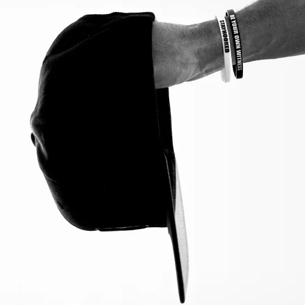 stayhooked-snapback-handview.jpg