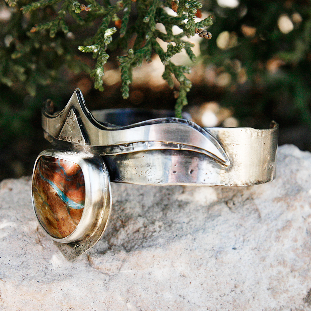 Bird wings on side of the bracelet