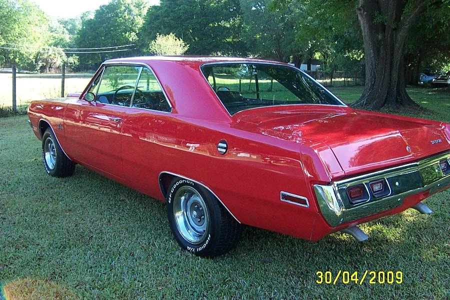 Rear View of 1971 Dodge Swinger.jpg