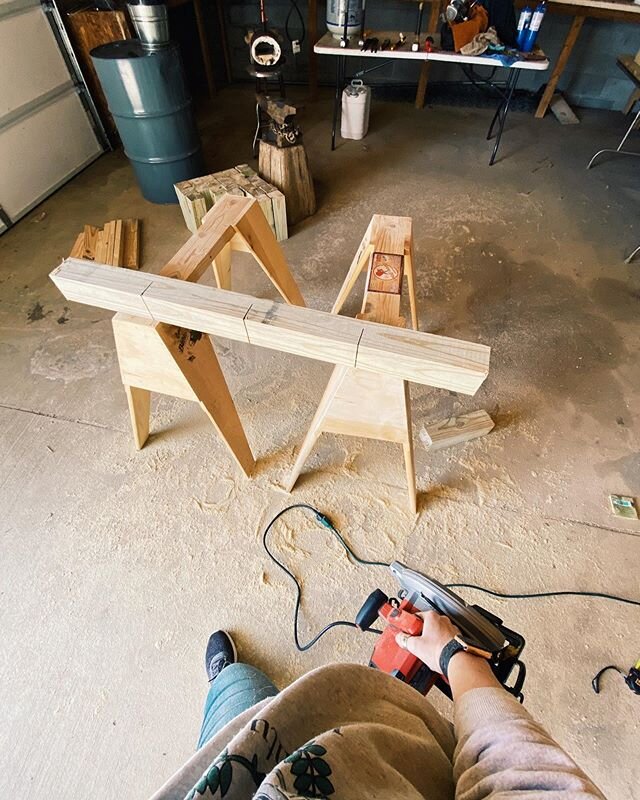 I can do anything boys can do except spit out the car window. .
On international women&rsquo;s day, I built @5graveforge an anvil stand to raise his anvil a foot higher. .
.
#kazmophoto #internationalwomensday #womenwhohustle #builtsomeshit #bladesmi