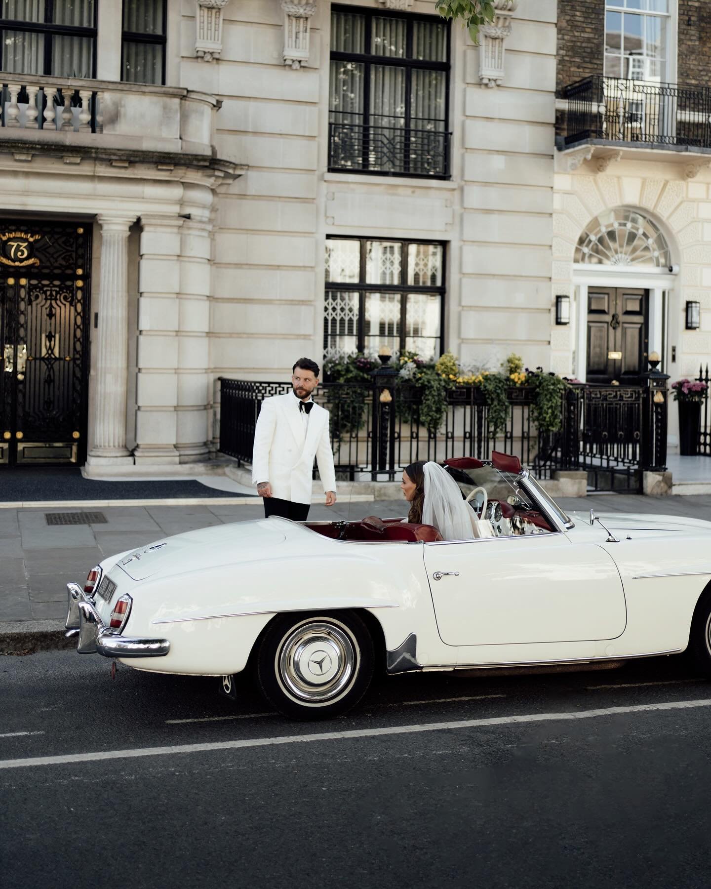 A few as yet unseen moments from Brooke &amp; Reece&rsquo;s chic London wedding. 

From the perfect morning at the Kimpton Fitzroy, to the beautiful ceremony at Old Marylebone Town Hall, every detail of their day was so considered and there were endl