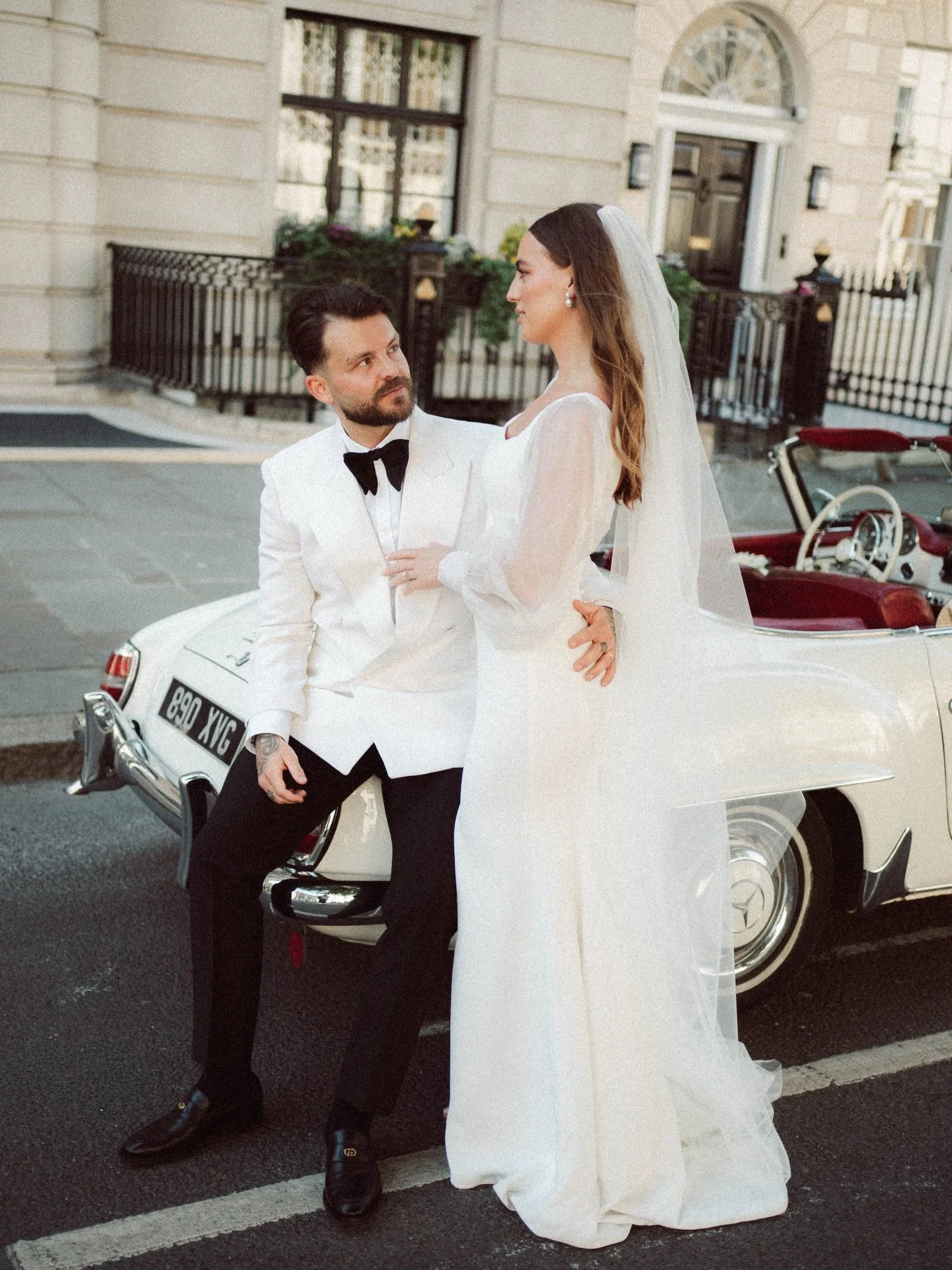 B &amp; R with their classic Mercedes in Marylebone.

Edited with our &lsquo;Classic Tones&rsquo; film style preset from the Feels Like Film Preset Pack for photographers.

#feelslikefilm #zachandgrace #filmpresets #filmstyle #feelslikefilmpresets