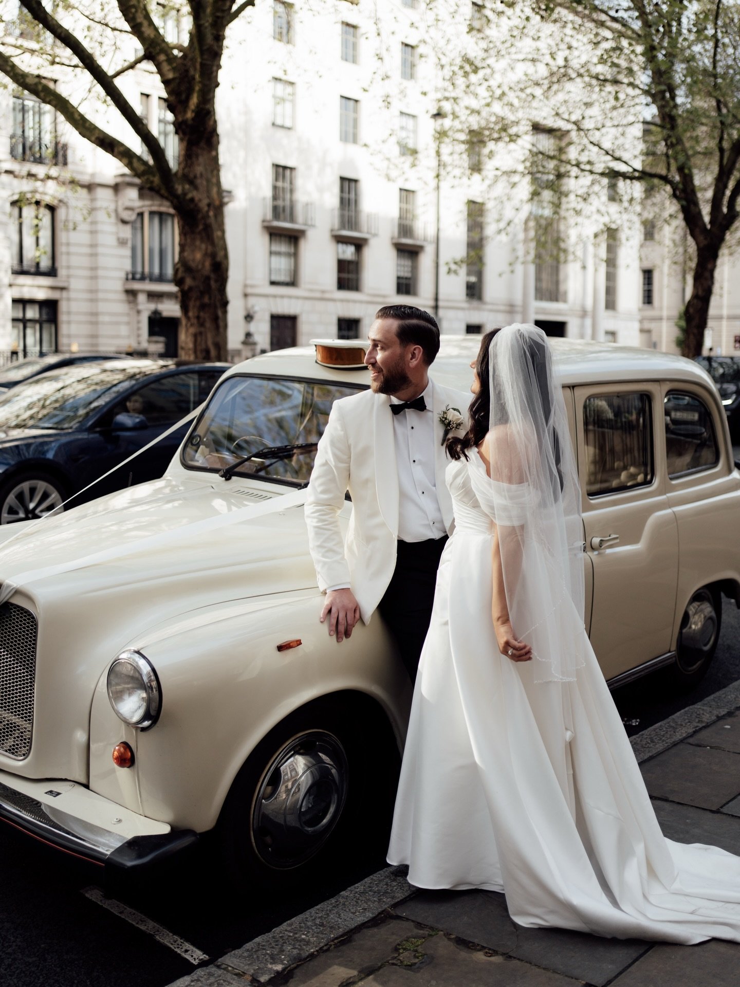 S &amp; S in Marylebone after their intimate town hall wedding. 

Edited with our &lsquo;Soft&rsquo; editorial preset inside the Union of Two 2.0 Preset Pack for wedding photographers. 

#editorialweddingphotography #editorialpresets #weddingphotogra