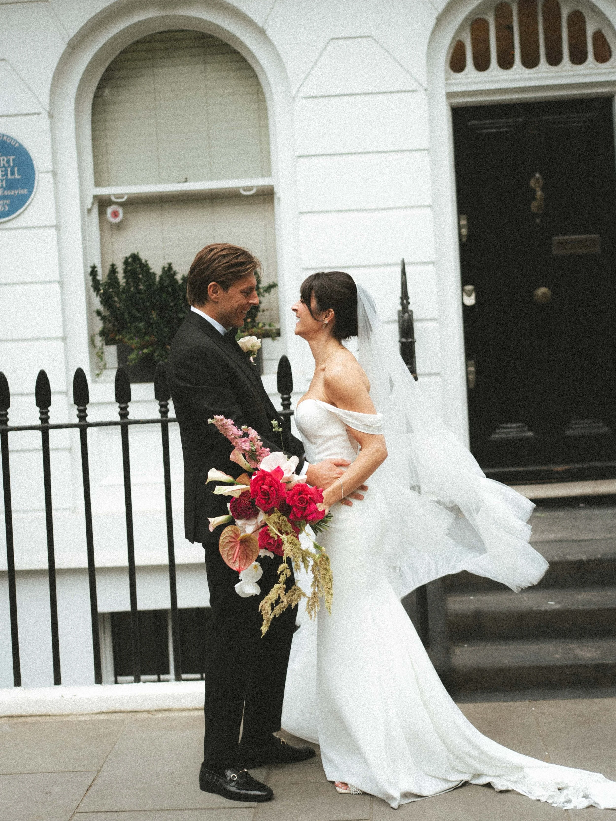 B &amp; B in Chelsea after their town hall wedding ceremony. 

Edited with our &lsquo;Classic Tones&lsquo; film style preset from the Feels Like Film Preset Pack for photographers.

#feelslikefilm #feelslikefilmpresets #zachandgrace #filmpresets #fil