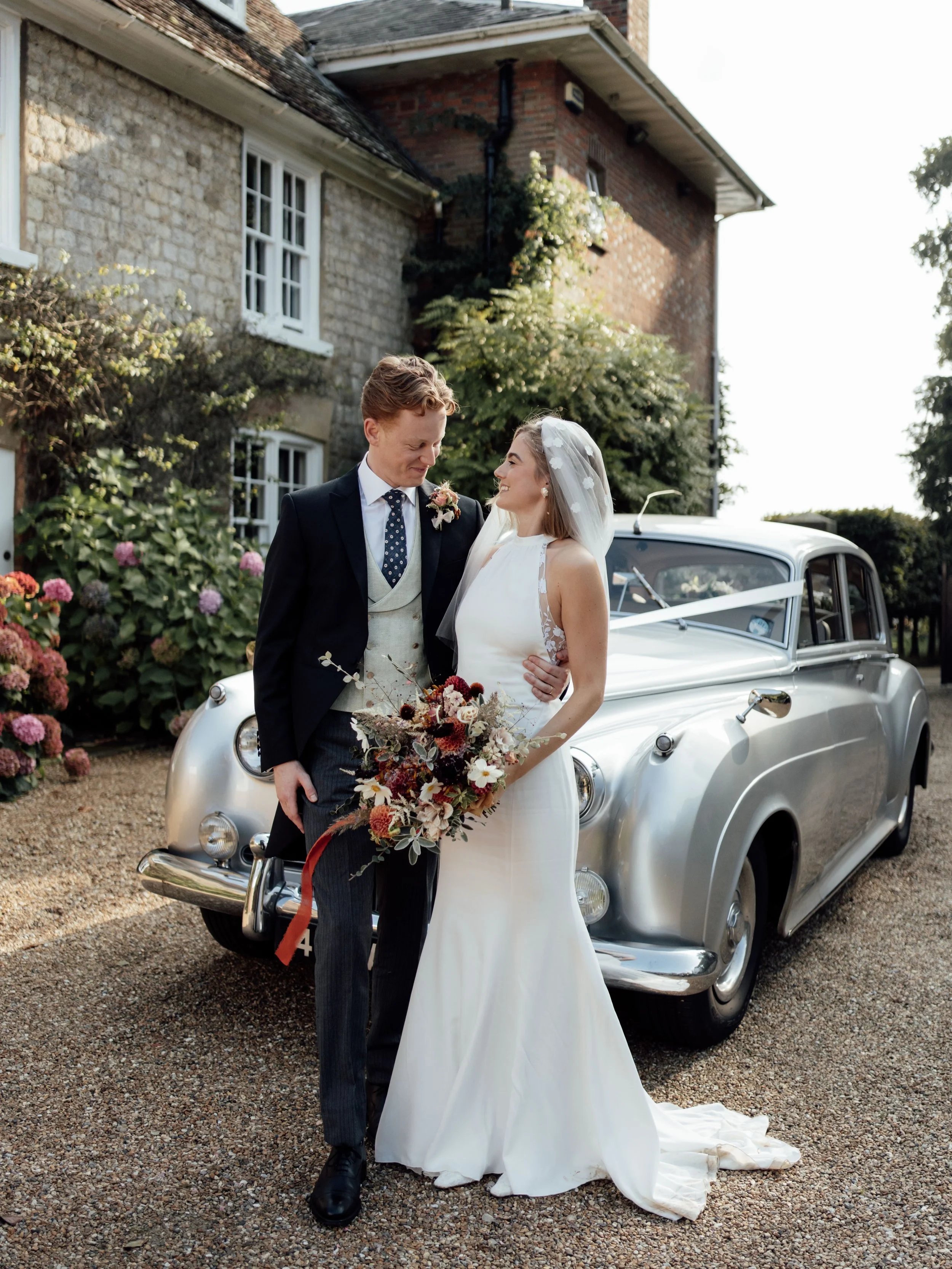 P &amp; A on a perfect late summer&rsquo;s day in the Kent countryside.

Edited with &lsquo;Soft&rsquo; from the Union of Two 2.0 Preset Pack.

#countrysidewedding #kentwedding #zachandgrace #unionoftwo #lightroompreset