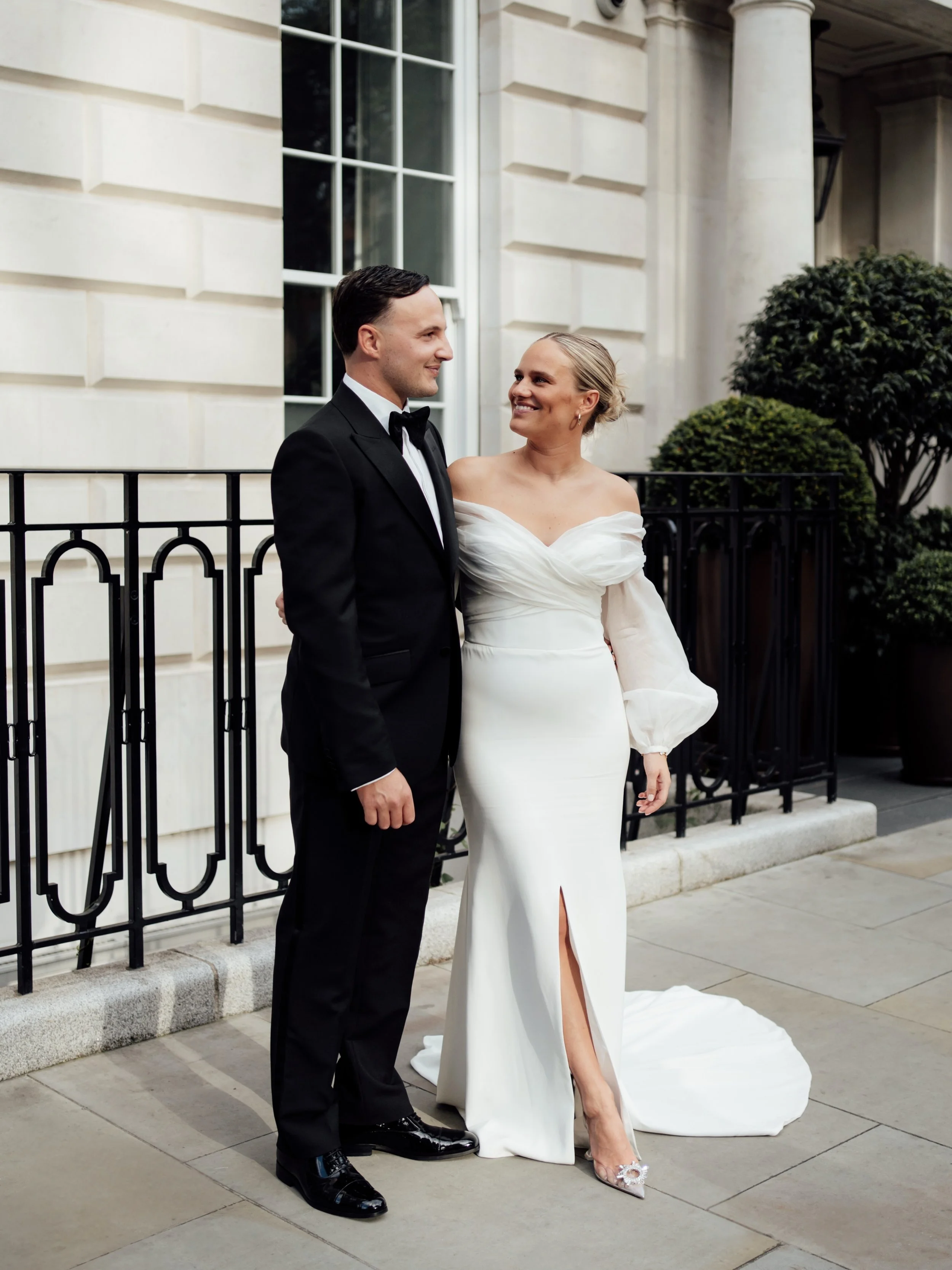 D &amp; R in Mayfair for their London wedding.

Edited with the &lsquo;Classic&rsquo; editorial style preset from the Union of Two 2.0 Preset Pack.

#zachandgrace #unionoftwo #lightroompreset #editorialweddingphotography #photoeditingskills