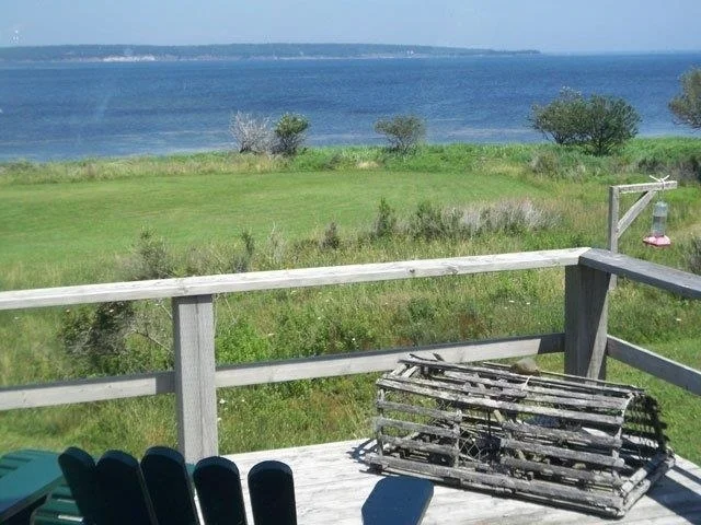 Direct Oceanfront Cottage