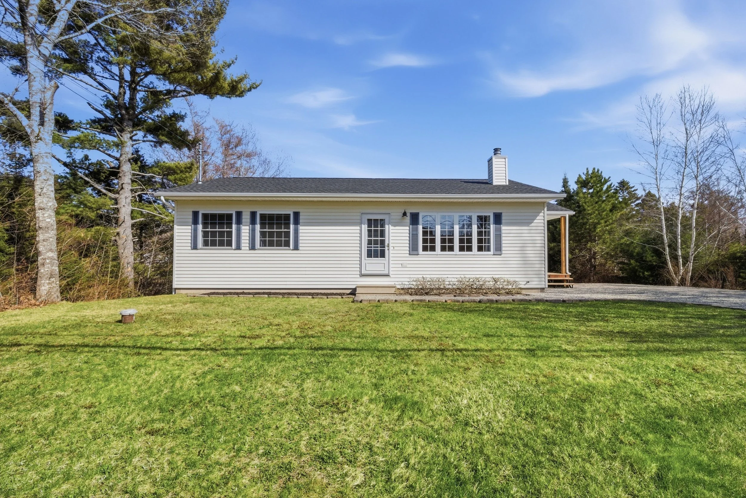 Meticulously Maintained Bungalow in East Chester