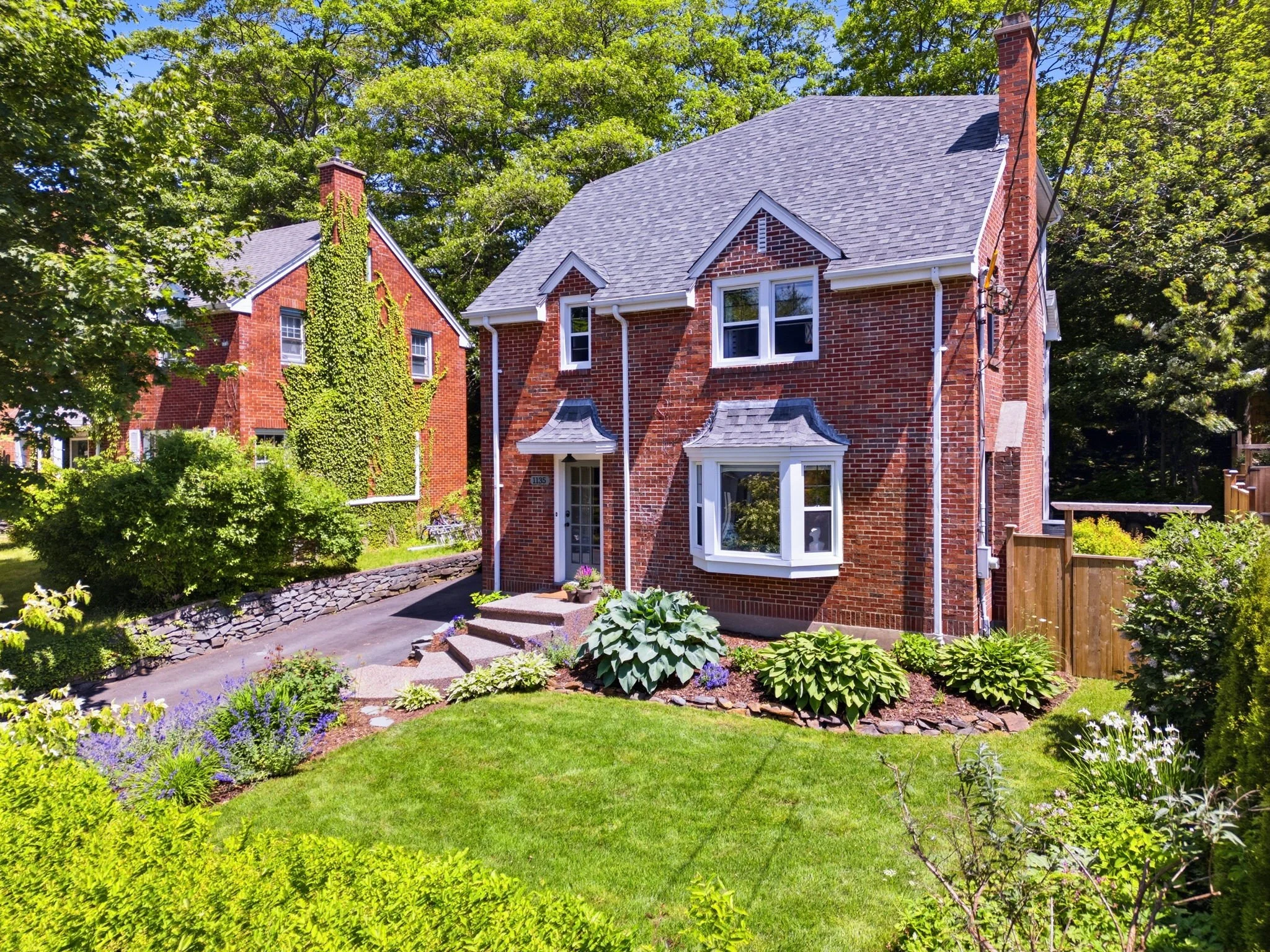 42 Front of house 4.jpg