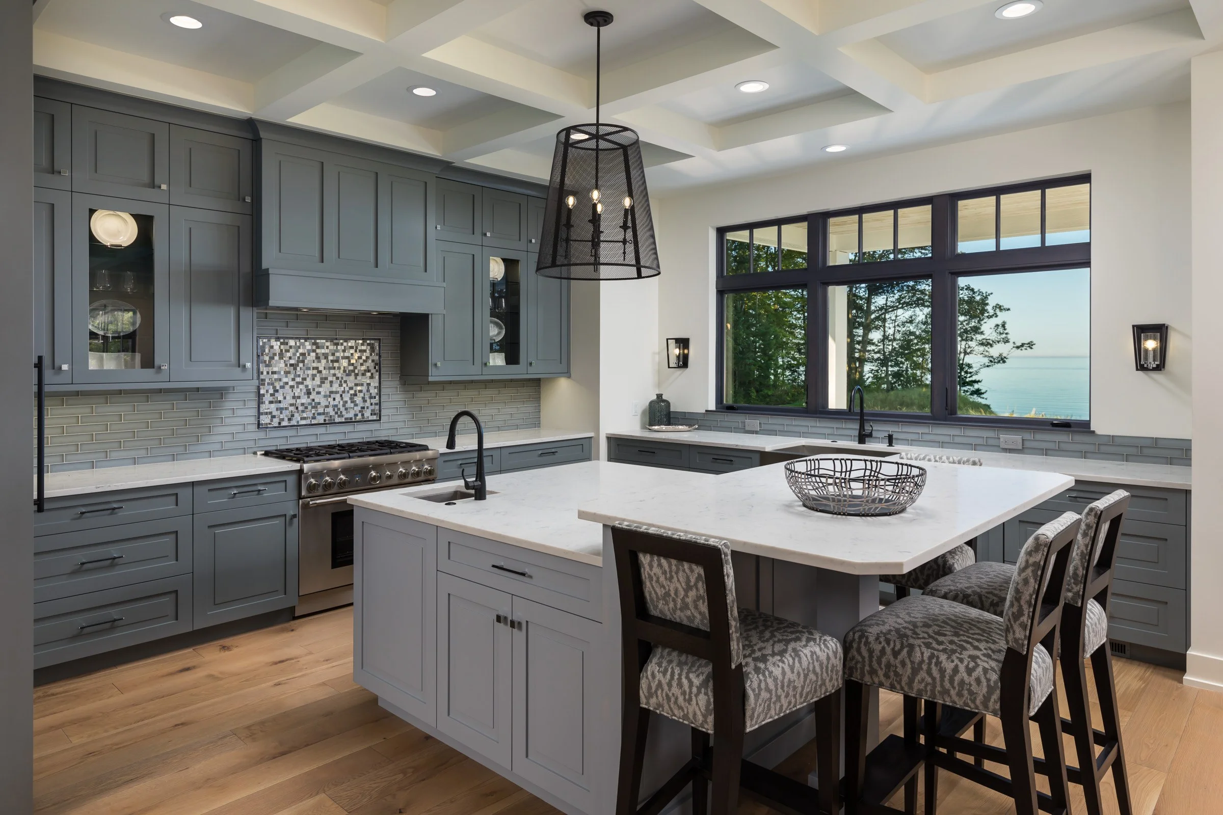 contemporary-lakehouse-05.jpg