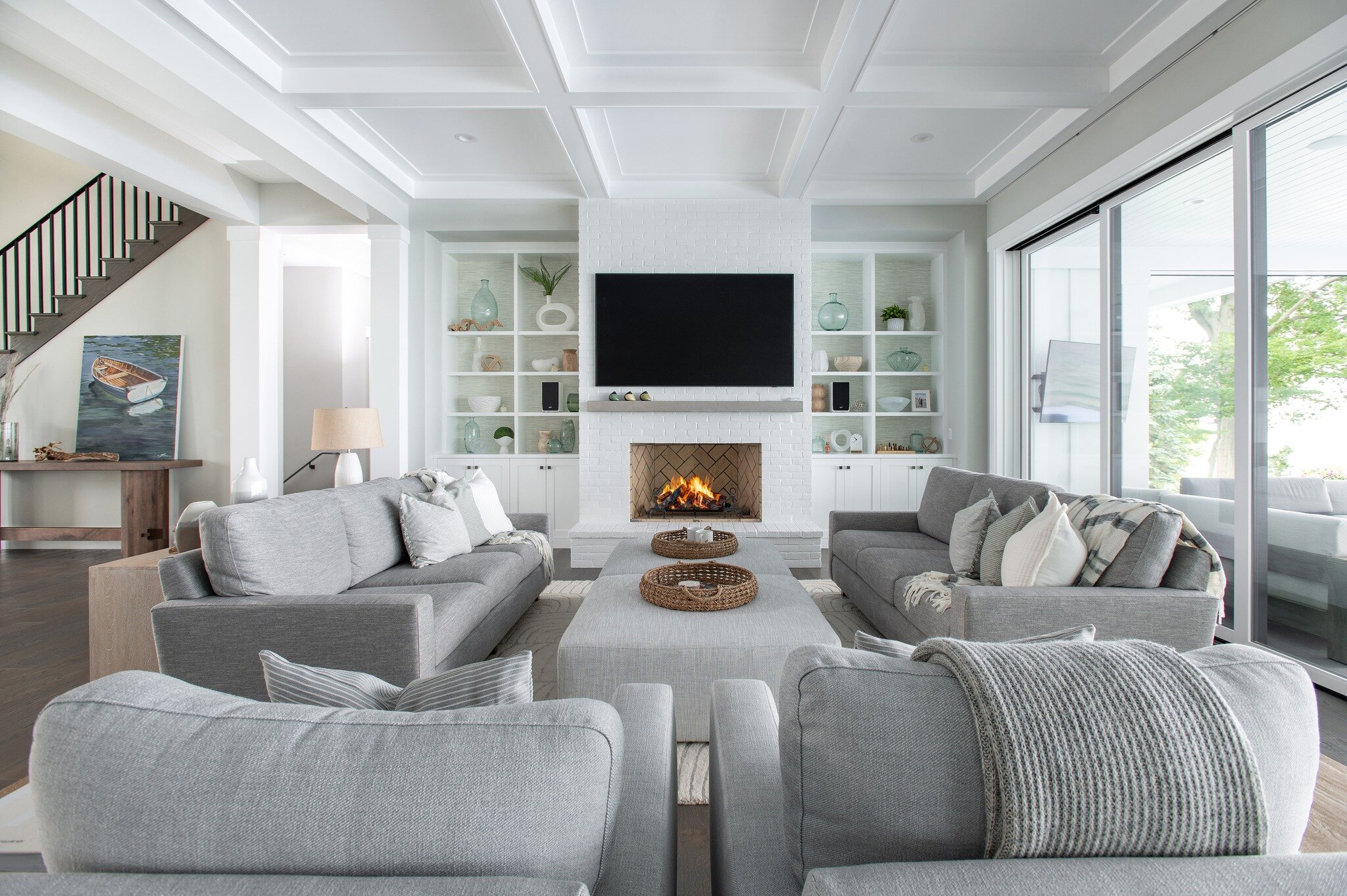 Coffered ceilings create a dramatic sense of dimensionality in a space but also absorb sound and can help to separate and divine zones. The coffered ceiling at #msbPerfectView does just that!

Builder: @mikeschaapbuilders 
Home Design: Benchmark Desi