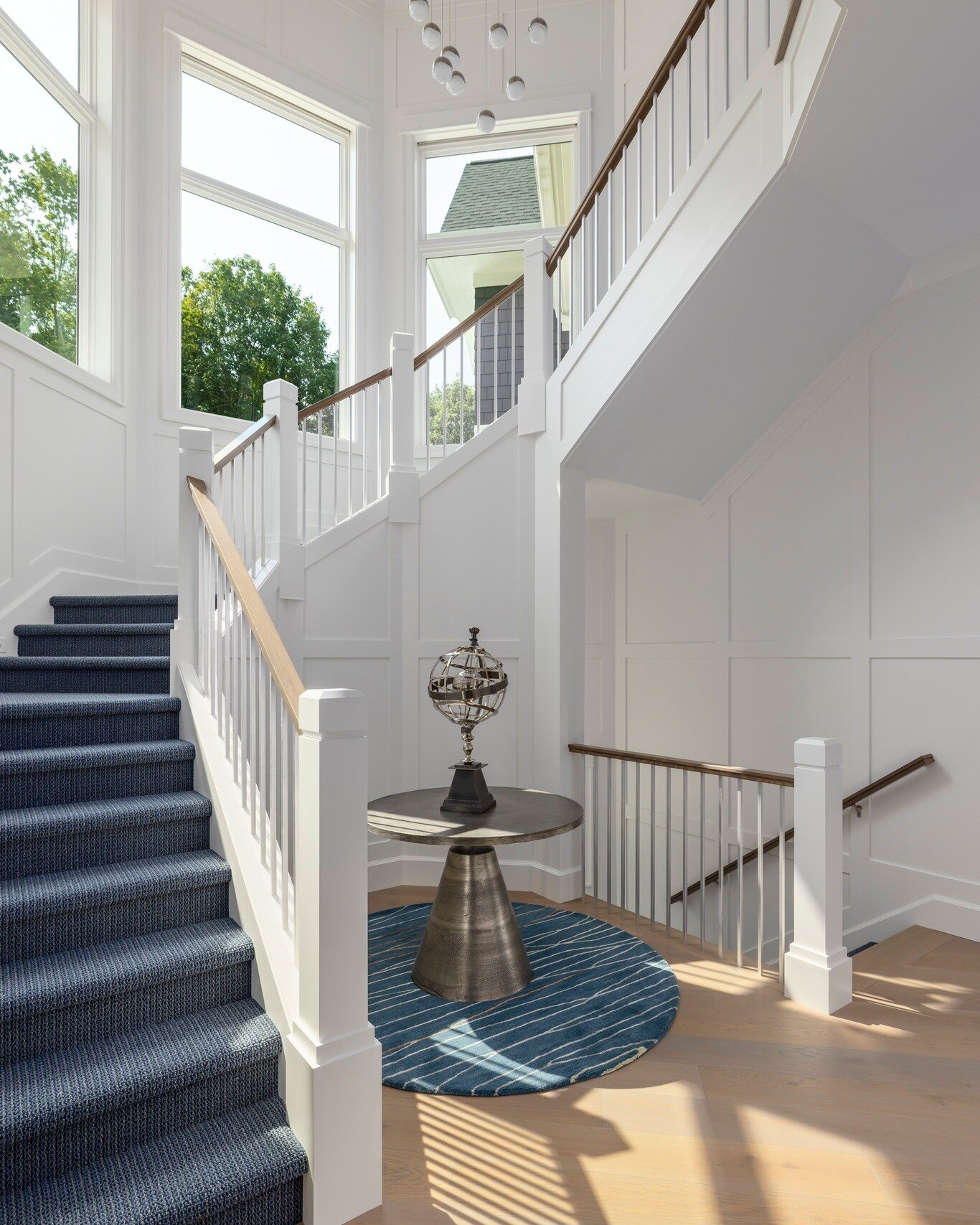 Springing forward into daylight savings time with views of this dramatic staircase! 

Builder: @mikeschaapbuilders 
Design: Benchmark Design Studio

#benchmarkdesignstudio #mikeschaapbuilders #grandstaircase #homedesign #stairdesign