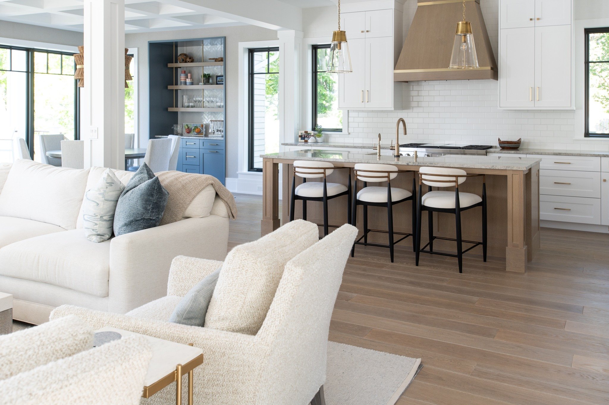 Open-concept living at its finest! This stunning space blends luxury and comfort with custom finishes throughout.
 
#msbriverhaus #benchmarkdesignstudio #mikeschaapbuilders #luxuryhomesmichigan #openconcepthomebuilding #kitchendesigninspiration