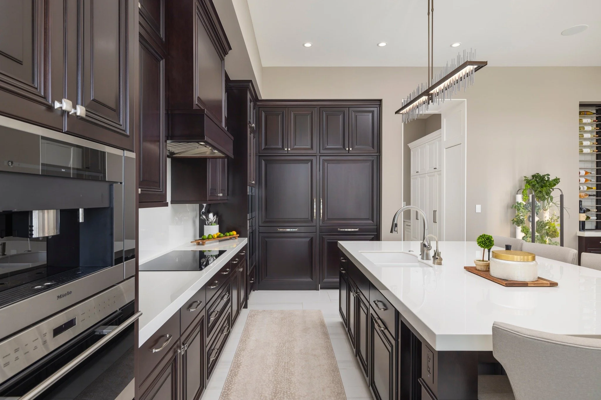 From early mornings to after-dinner espresso, this built-in Miele coffee maker is a perfect example of how thoughtful design can bring everyday luxury to your home. 

Happy International Coffee Day! 

#benchmarkdesignstudio ##msbVillaVista #mikeschaa