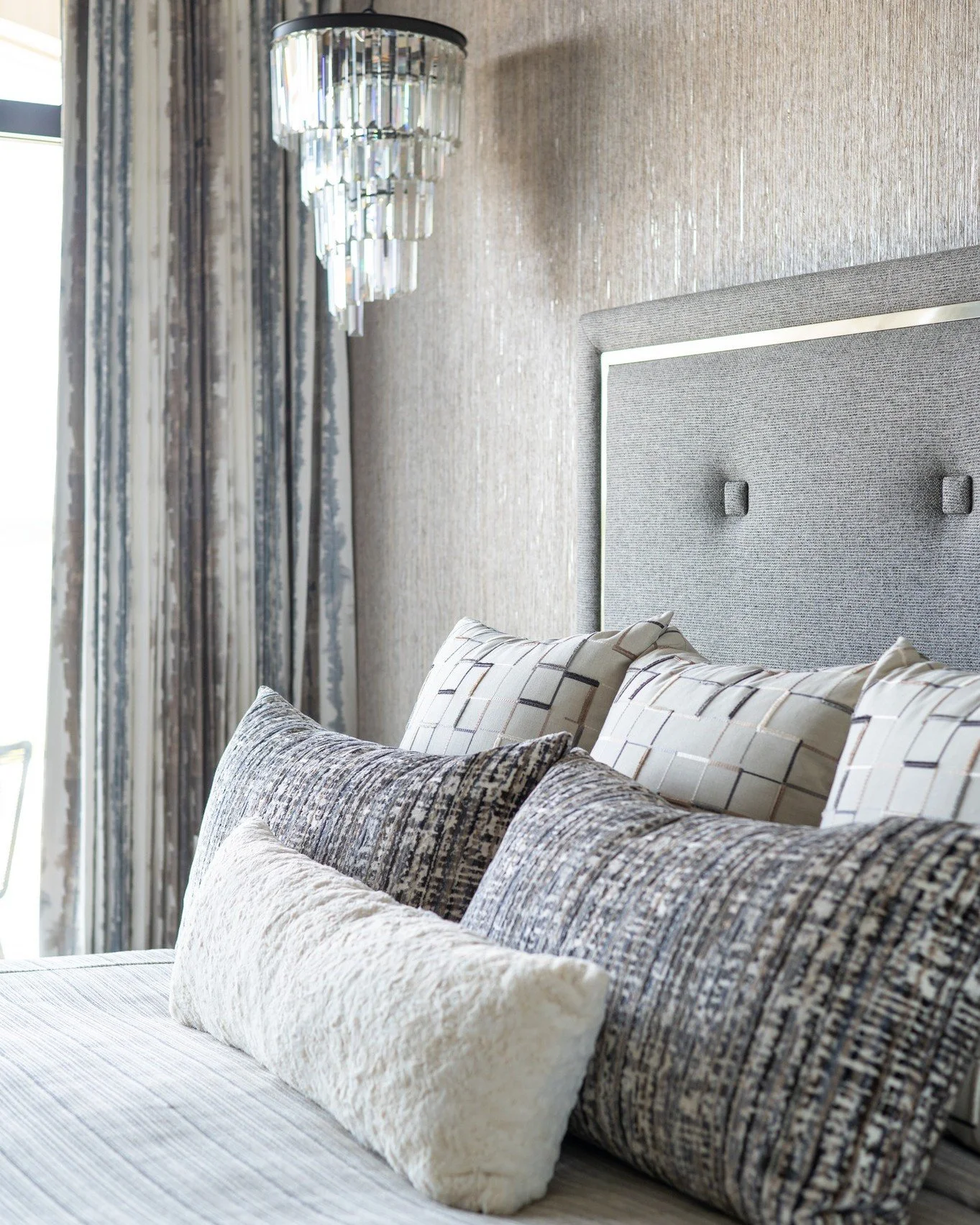 Finding comfort in the details. 

This season, we&rsquo;re embracing soft textiles, warm bedside lighting, and layered bedding that makes every winter night feel a little more peaceful.

#benchmarkdesignstudio #michiganinteriordesigner #msbvistavilla