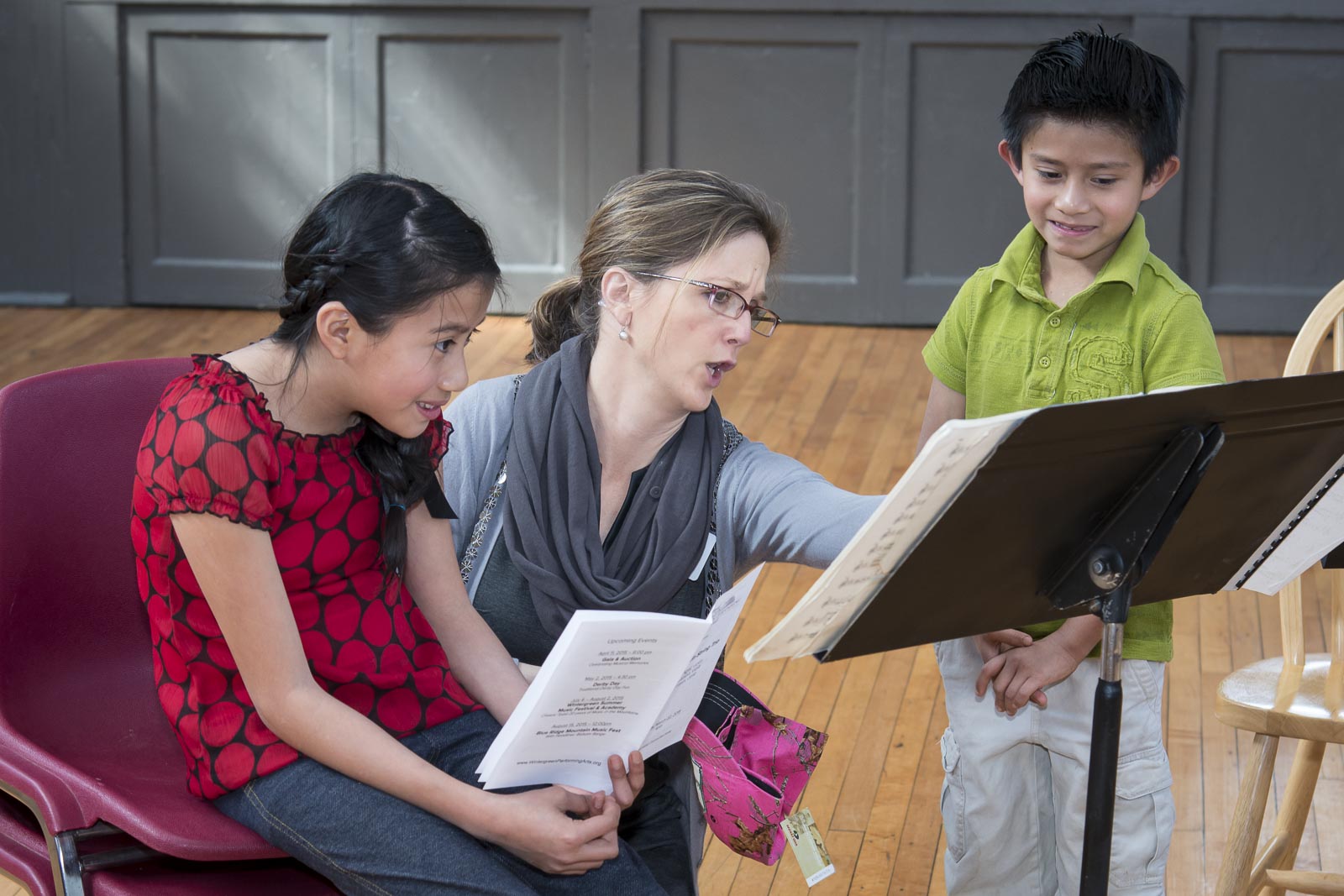 WPA Artistic Director Erin Freeman points out the drama in the violin part of the Beethoven String Trio to Jasmin and Ivan.