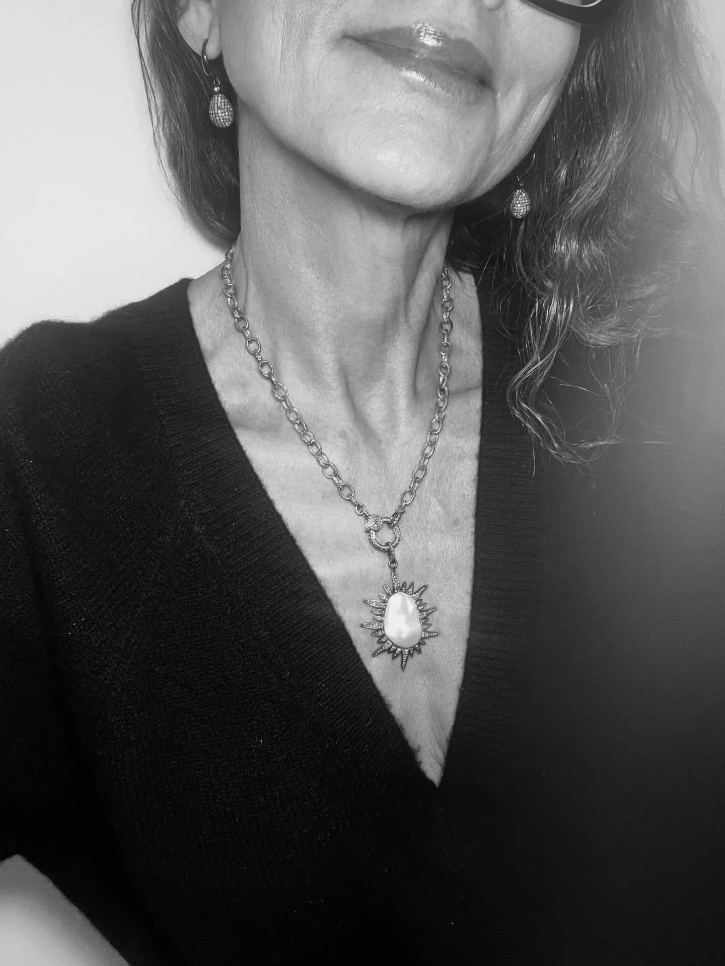 A favorite of mine....I have always loved pearls 💕

#safiadayjewelry #oneofakindjewelry #luxury #diamonds #pearls