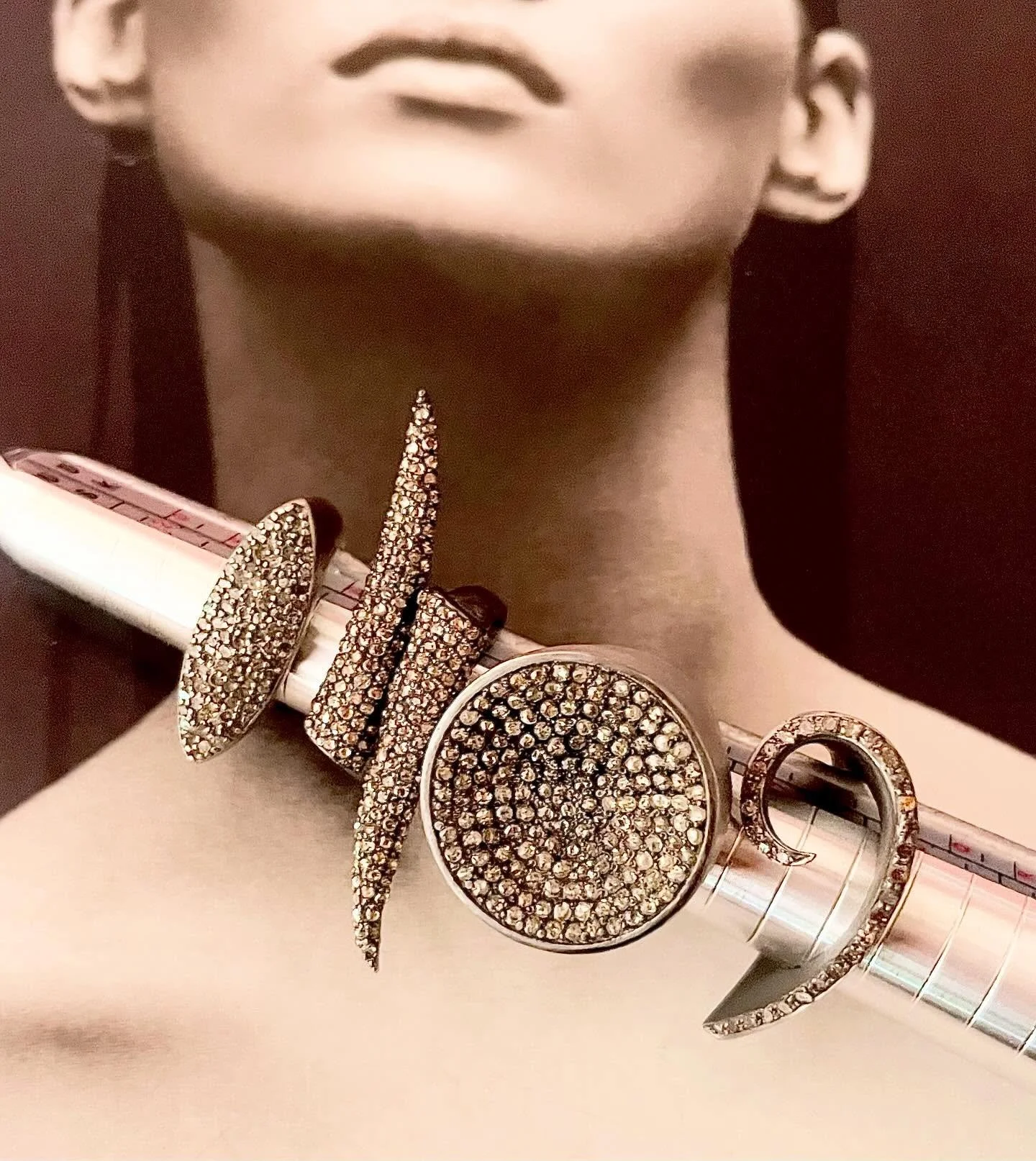 Never wear boring jewelry💕
Pop Up
@terranearesort 
Saturday 3/21
.
.
.
#luxury #safiadayjewelry #