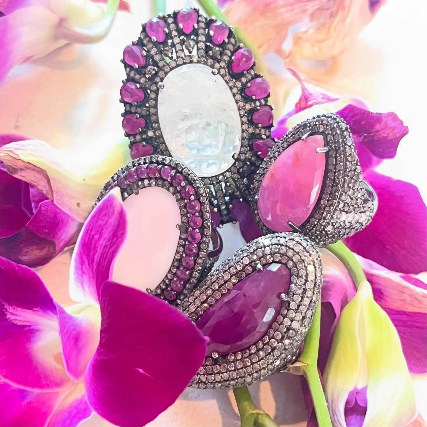 Inspired by nature💕💕💕 
Mother's Day Pop Up 
May 9 11-4
@terranearesort 

#safiadayjewelry #luxury #oneofakind #abundance #teranearesort
