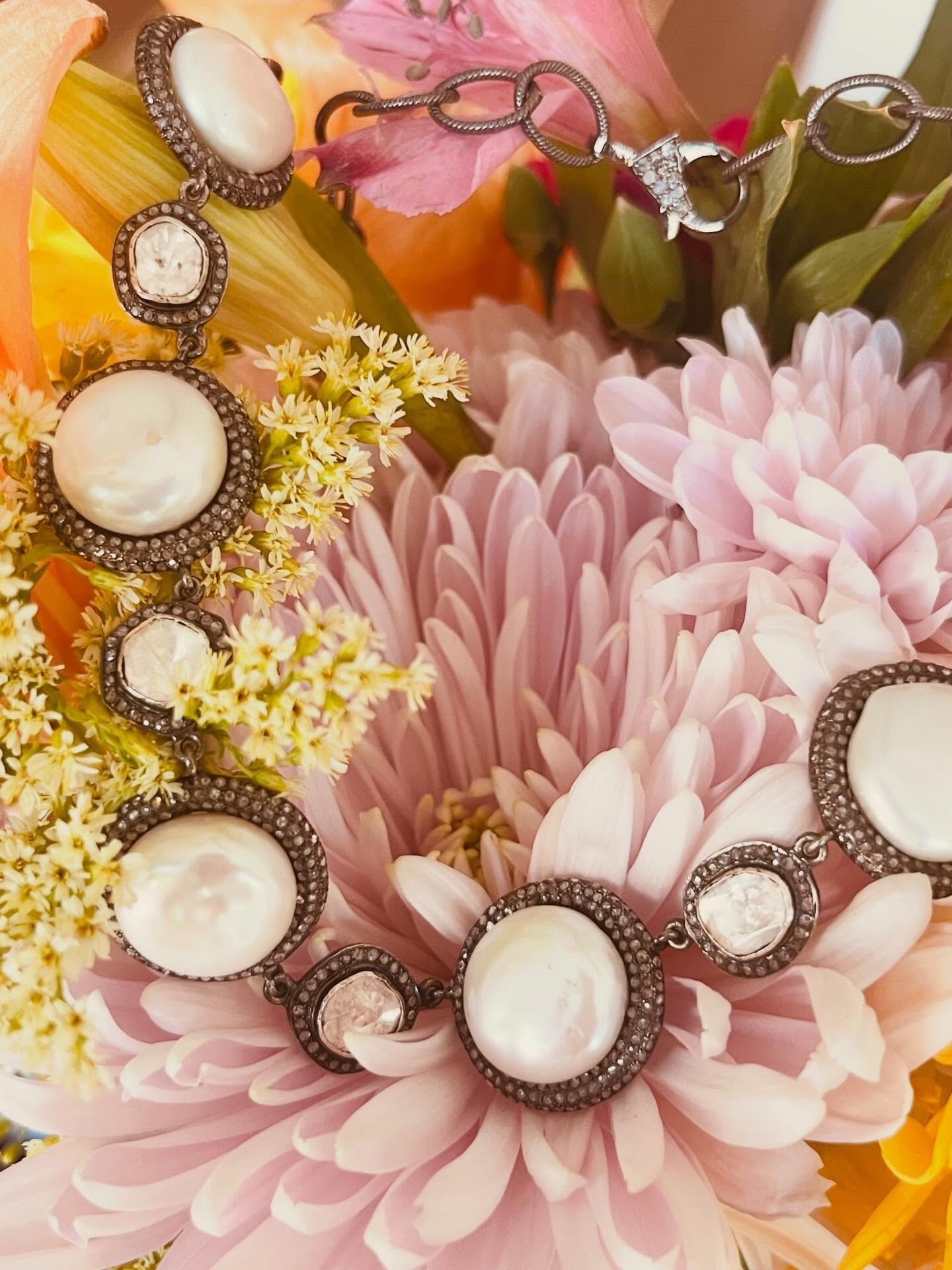 Mother's Day diamonds and pearls💕
@terranearesort 

#safiadayjewelry #oneofakindjewelry #luxury #abundance