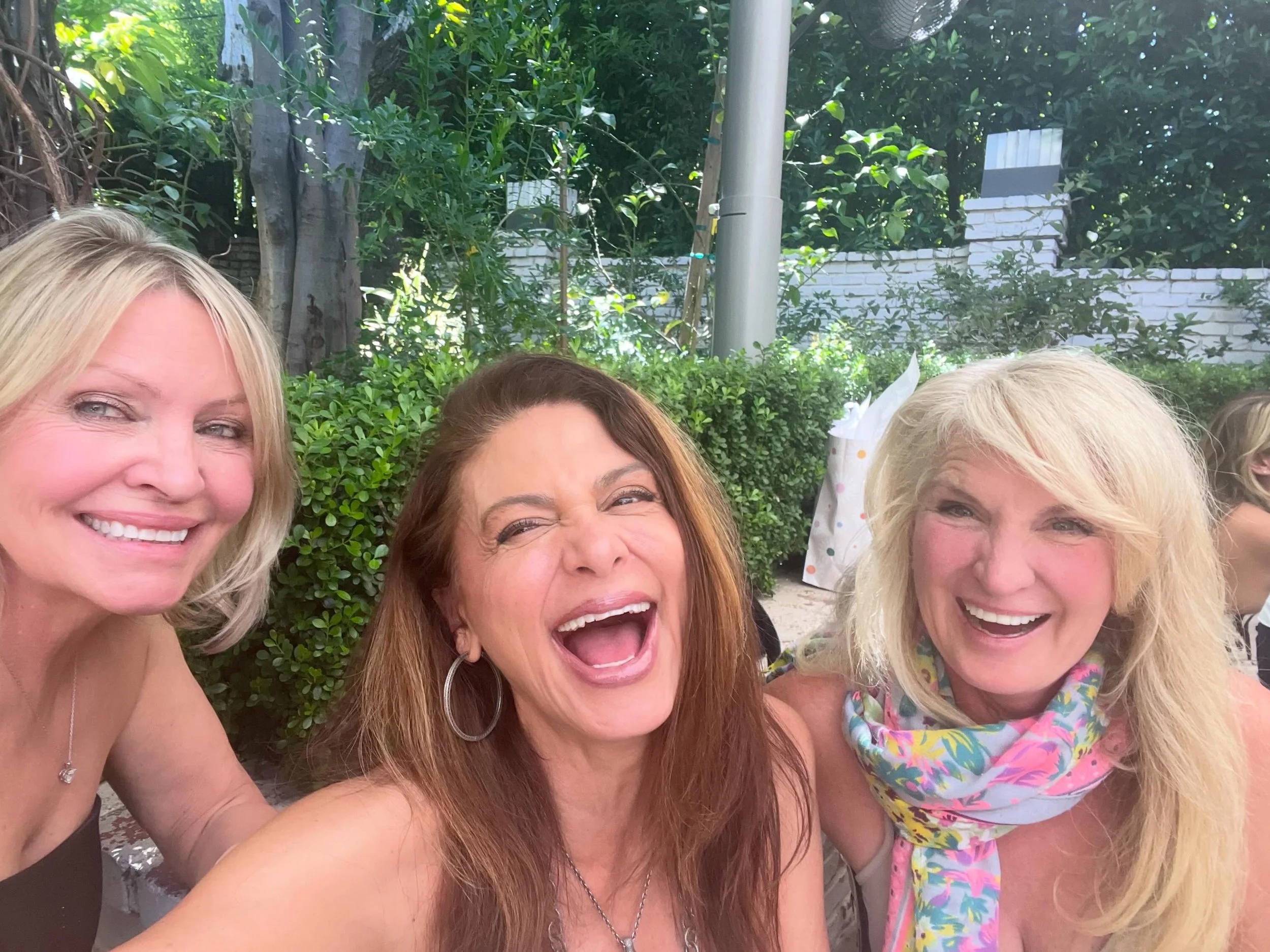 Why do the birthdays keep getting better and better!!! 
I am so grateful for all amazing women in my life💕🌈☀️🙏😊