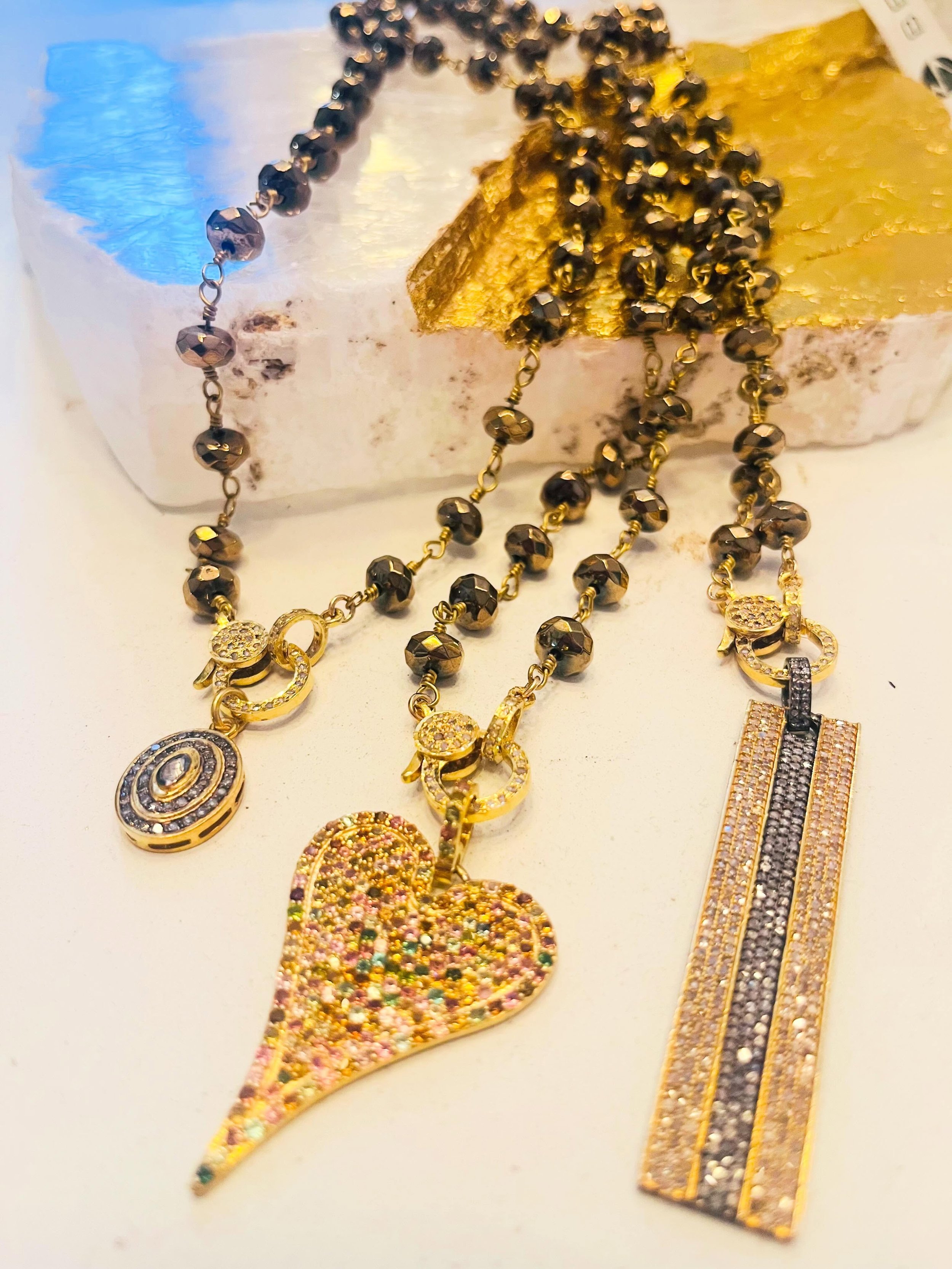 Pretty little things 💕 

#luxury #safiadayjewelry #oneofakindjewelry #abundance #grateful