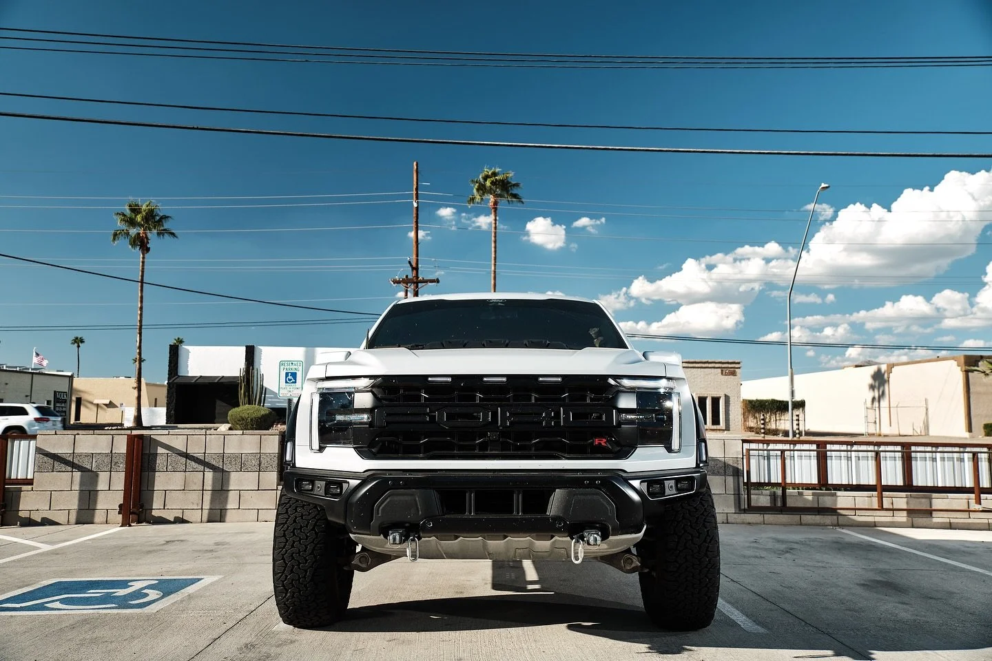 25&rsquo; Ford F-150 Raptor R 5.2 in for a precision alignment service courtesy of @ccdautoshield 

#EDENcustoms