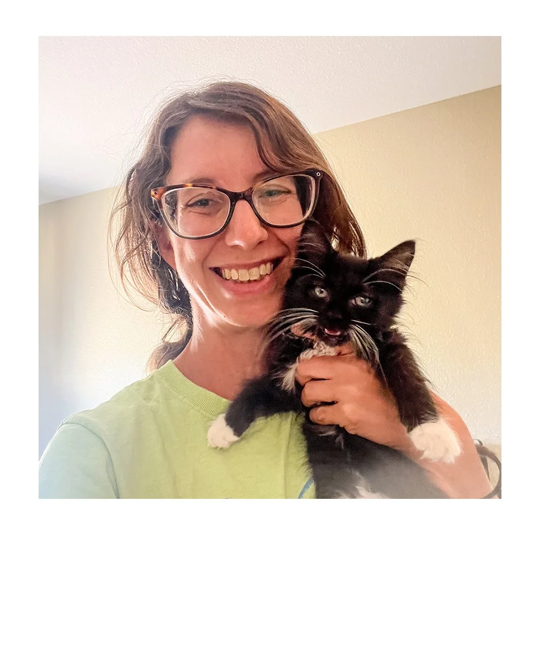 graphic designer and illustrator maria decerce with her cat toulouse