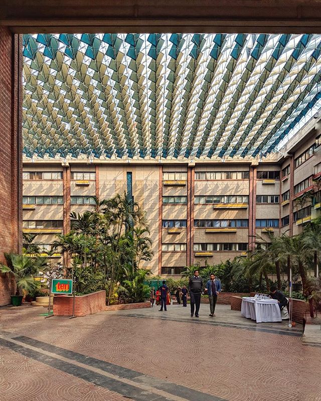 Joseph Stein&rsquo;s India Habitat Centre in Delhi 🌴 
#josephstein #indiahabitatcentre #delhi #southasia