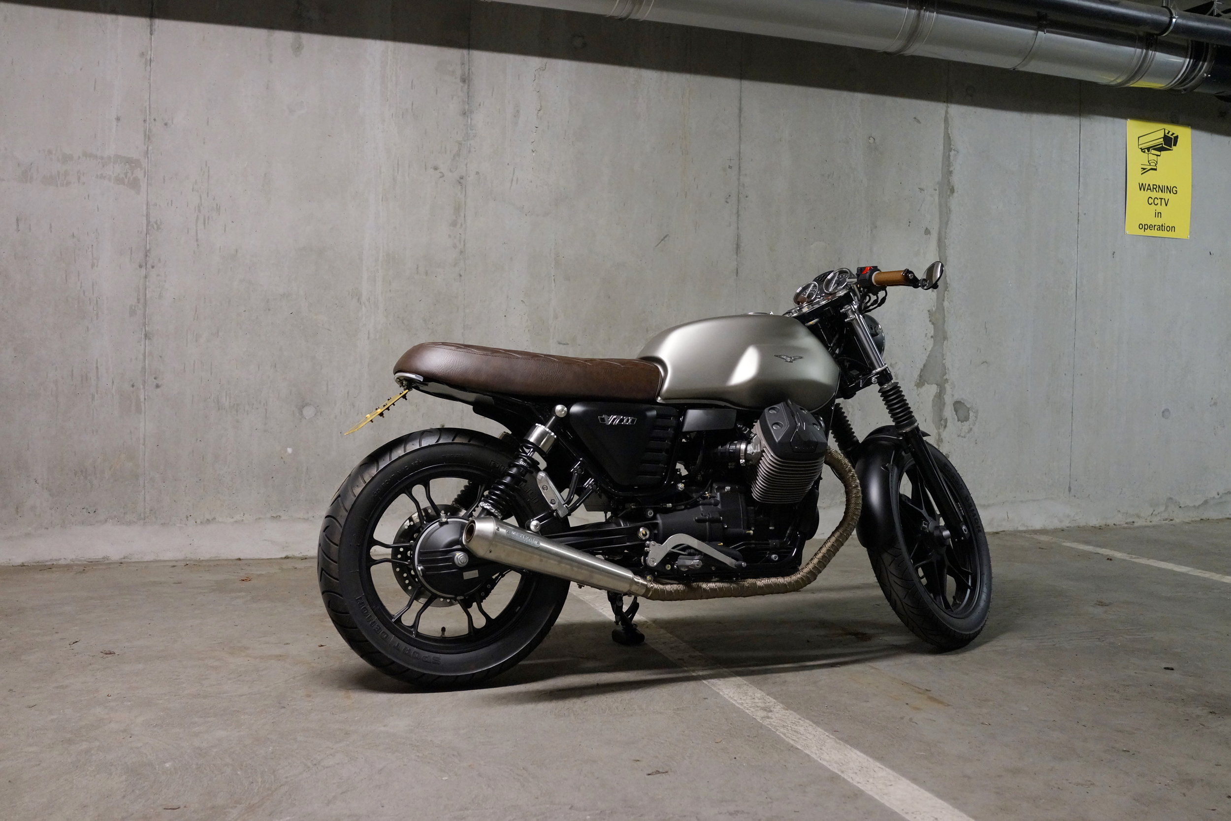 Casual snob -  Moto Guzzi V7 II 1.JPG