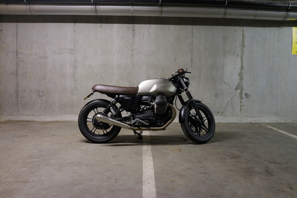 Casual snob -  Moto Guzzi V7 II 2.JPG