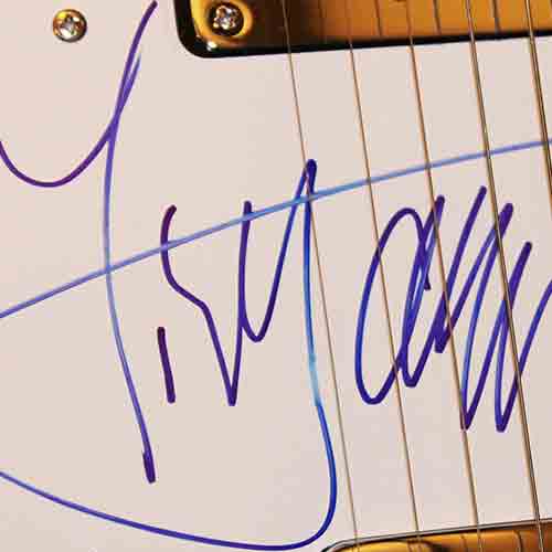 How-to-Get-an-Autograph.jpg