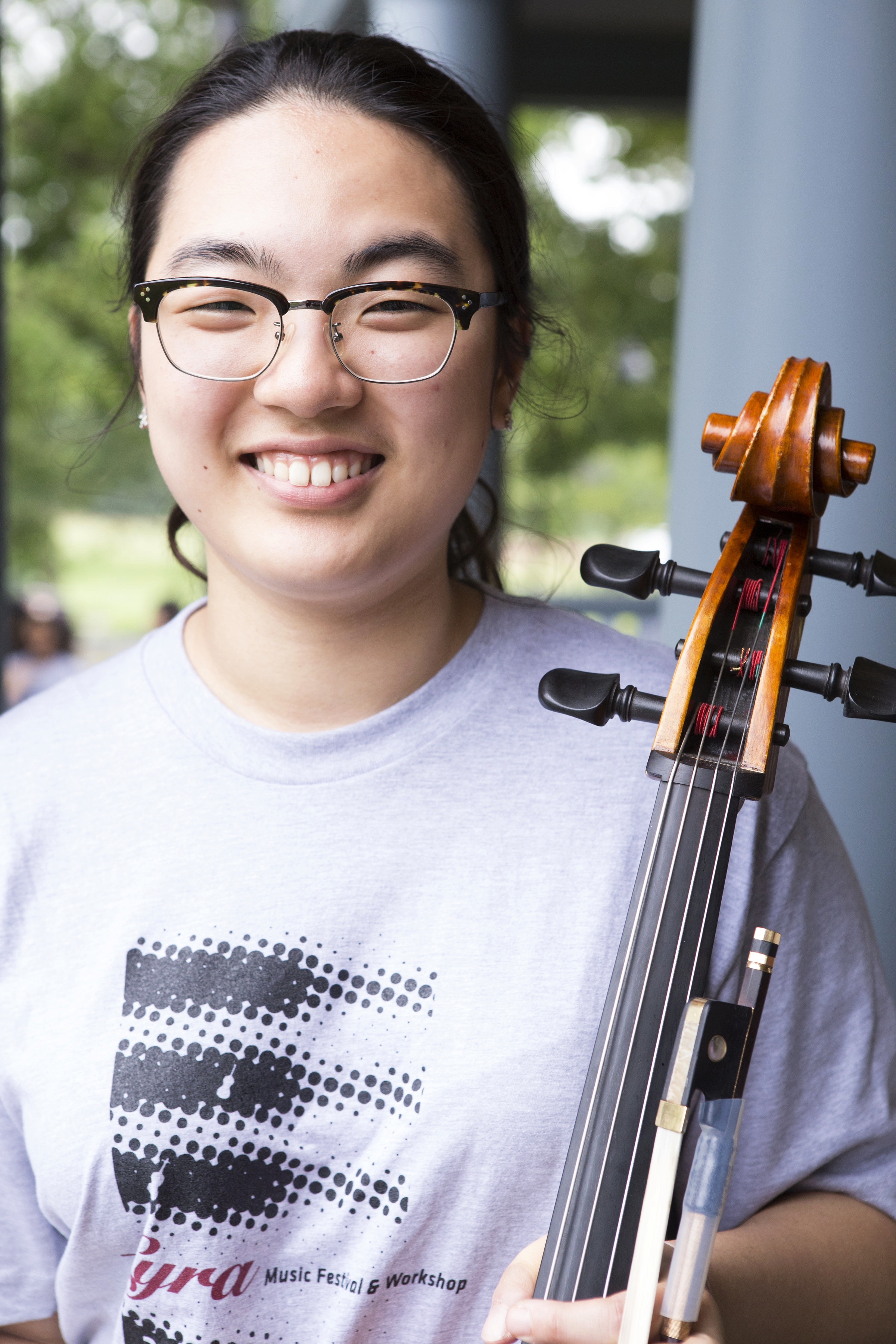 Cellist, Dayoung Park Originally from Korea, Ms. Park moved to the United States to pursue her musical interests. She now lives in New Jersey and studies with Julia Kang. She participated in the 2016 Lyra Music Festival and Workshop as a Lyra Young Artist.
