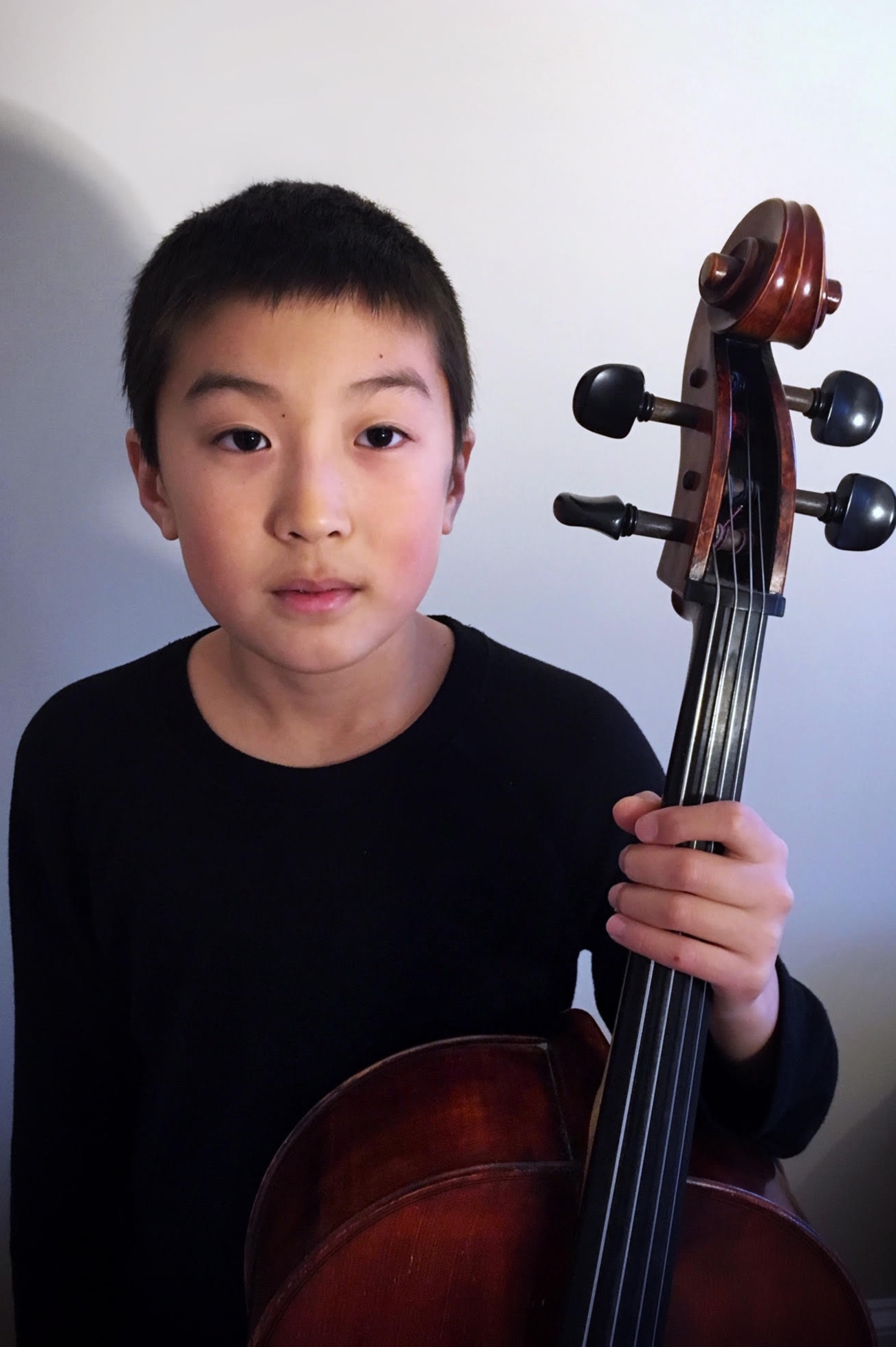 3rd Prize Born in New York City, 12-year-old Oan Woo Park began cello at age 3. He studies with Yari Bond, whom he first met while attending the Special Music School in Manhattan. Oan is a member of Trio Giocoso, coached by Laura Blustein, which appeared on NPR’s “From the Top” (2017). He has received honors from the VIVO International Music Competition, the New York Music Competition, the Brockton Symphony Youth Concerto Competition, and will soon make his orchestral debut with the Wellesley Symphony Orchestra. In his free time, Oan likes to play video games and relax with his hamster, Peanut.
