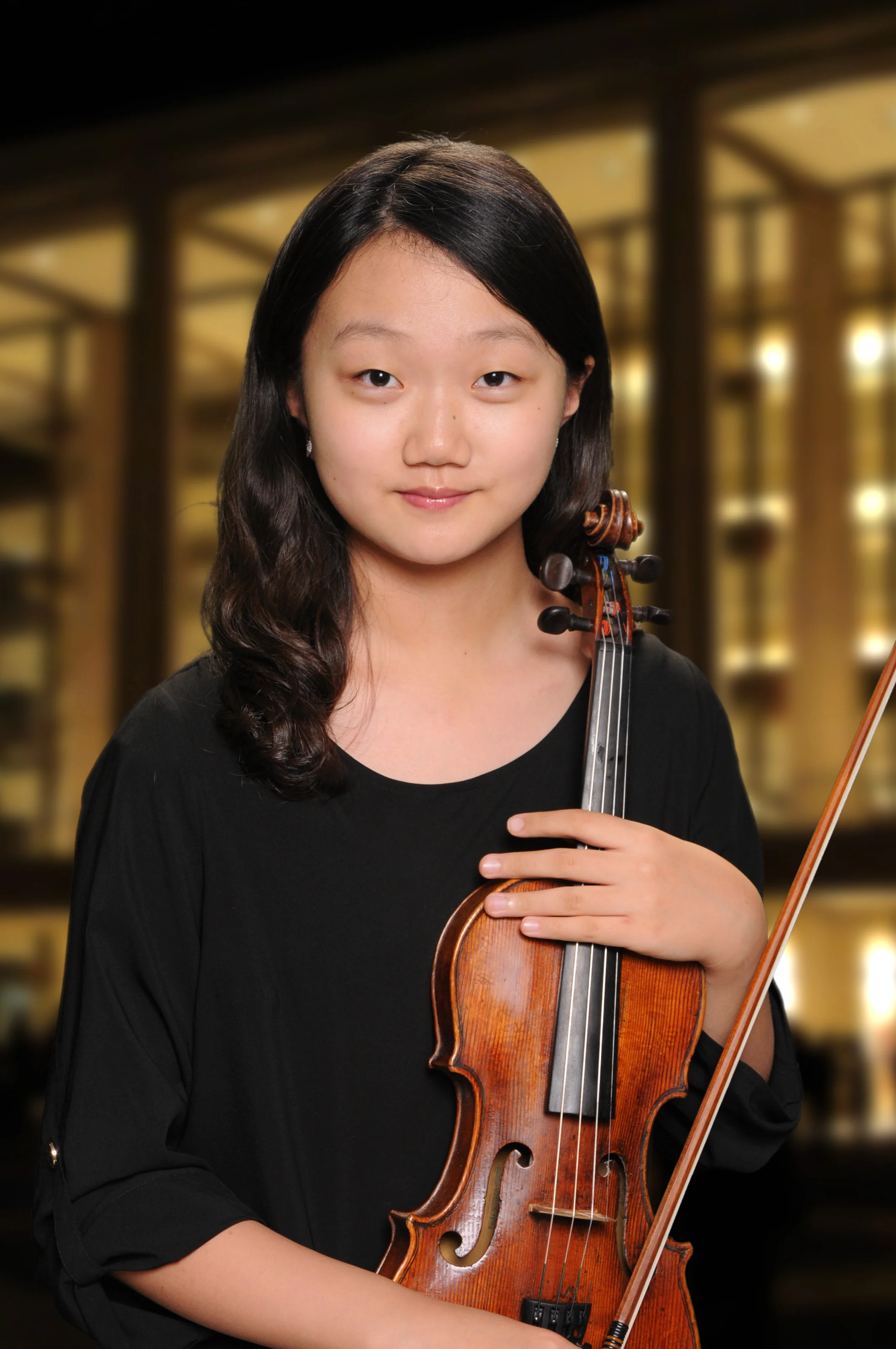 2nd Prize Serin Isabelle Park is a fifth year student at Juilliard Pre-college studying with Catherine Cho. Born in NYC, Serin began her violin studies at the age of five with Solim Shin. Serin has performed in prestigious halls throughout New York, Virginia, Philadelphia, Germany and Switzerland. Solo appearances include performances with Allentown Symphony Orchestra with conductor Diane Wittry, Orchestra of Camerata, and Concert Festival Orchestra. As winner of Juilliard Pre-college concerto competition, she performed as soloist with Precollege String Ensemble with conductor Radu Paponiu. She also had Masterclass with Ilya Gringolts in Geneva. Recipient of the United States President’s Award for Academic Excellence, Serin is 9th grader who enjoys reading in her free time.