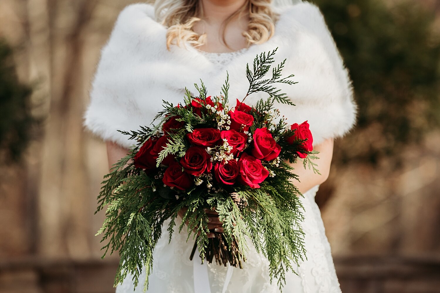 winter-wedding-springfield-stonegate-glass-chapel_0094.jpg