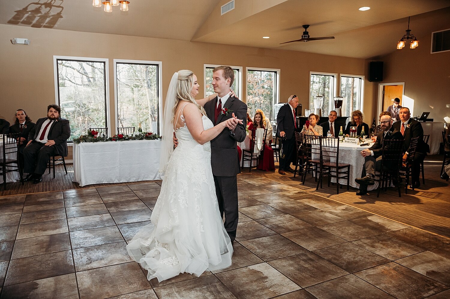 winter-wedding-springfield-stonegate-glass-chapel_0100.jpg