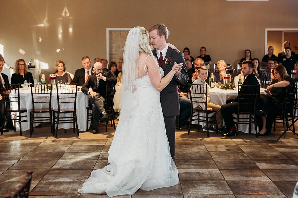 winter-wedding-springfield-stonegate-glass-chapel_0103.jpg