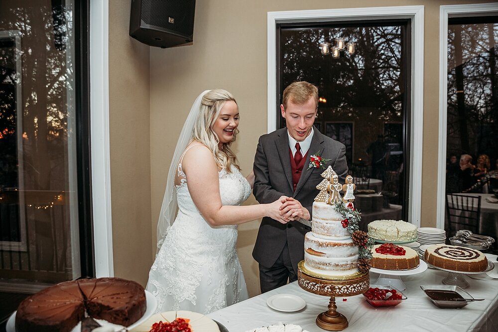 winter-wedding-springfield-stonegate-glass-chapel_0124.jpg