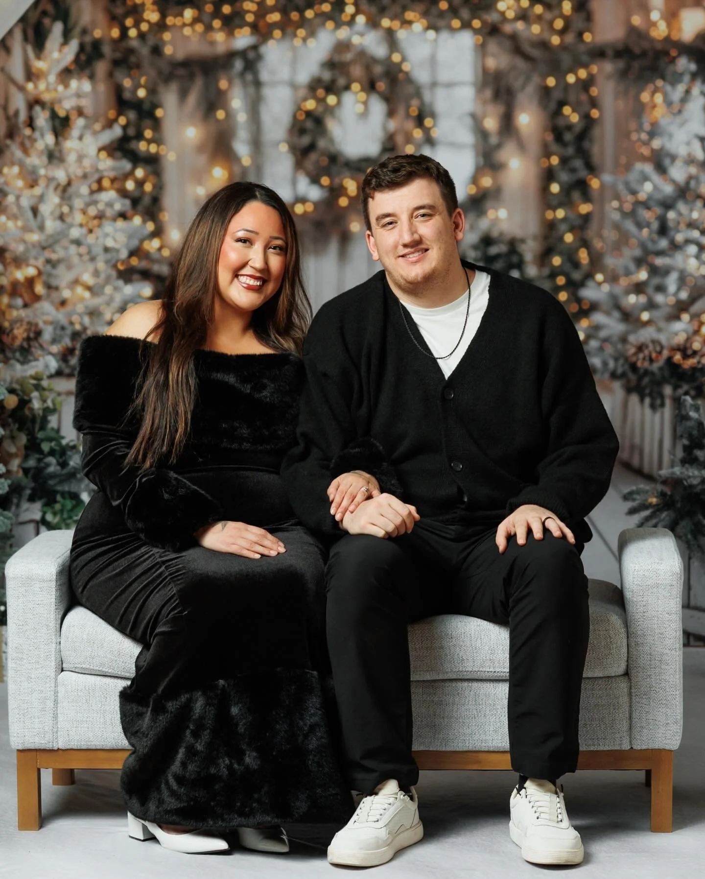 The Holiday season is upon and Christmas is just around the corner! Make sure to book a mini-session with me at the studio in Bolivar. ✨📸 Info link in bio.