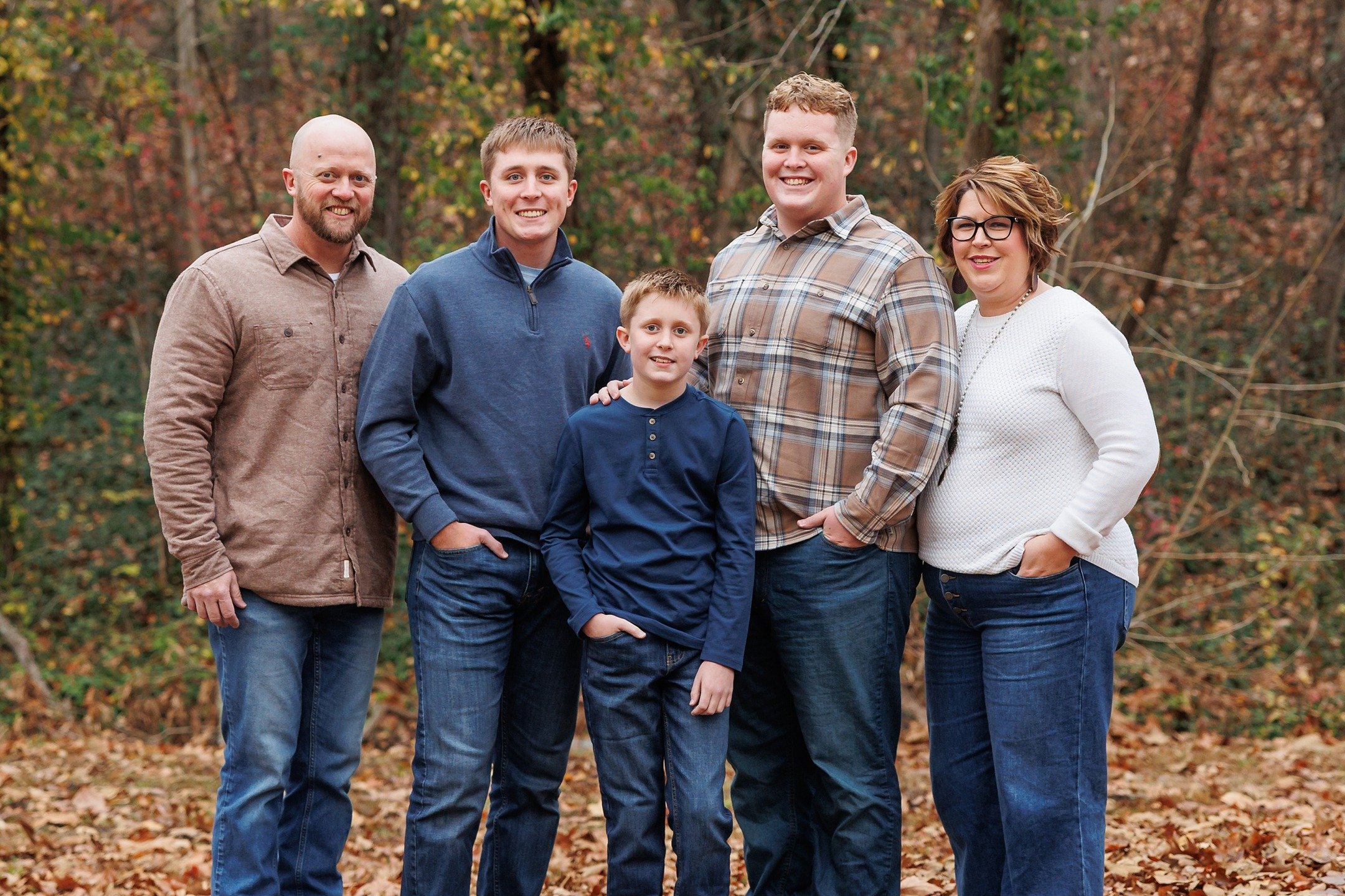 From Senior pictures to family pictures, I love being a small part of the journey! 🧡