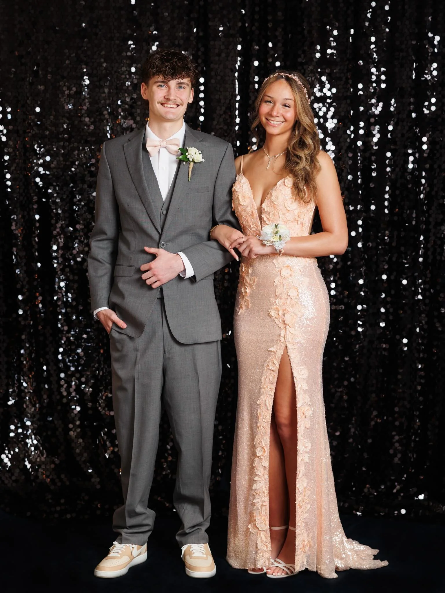 A little pre-prom photoshoot at the studio last weekend. How amazing do these couples look?! 🖤✨😎