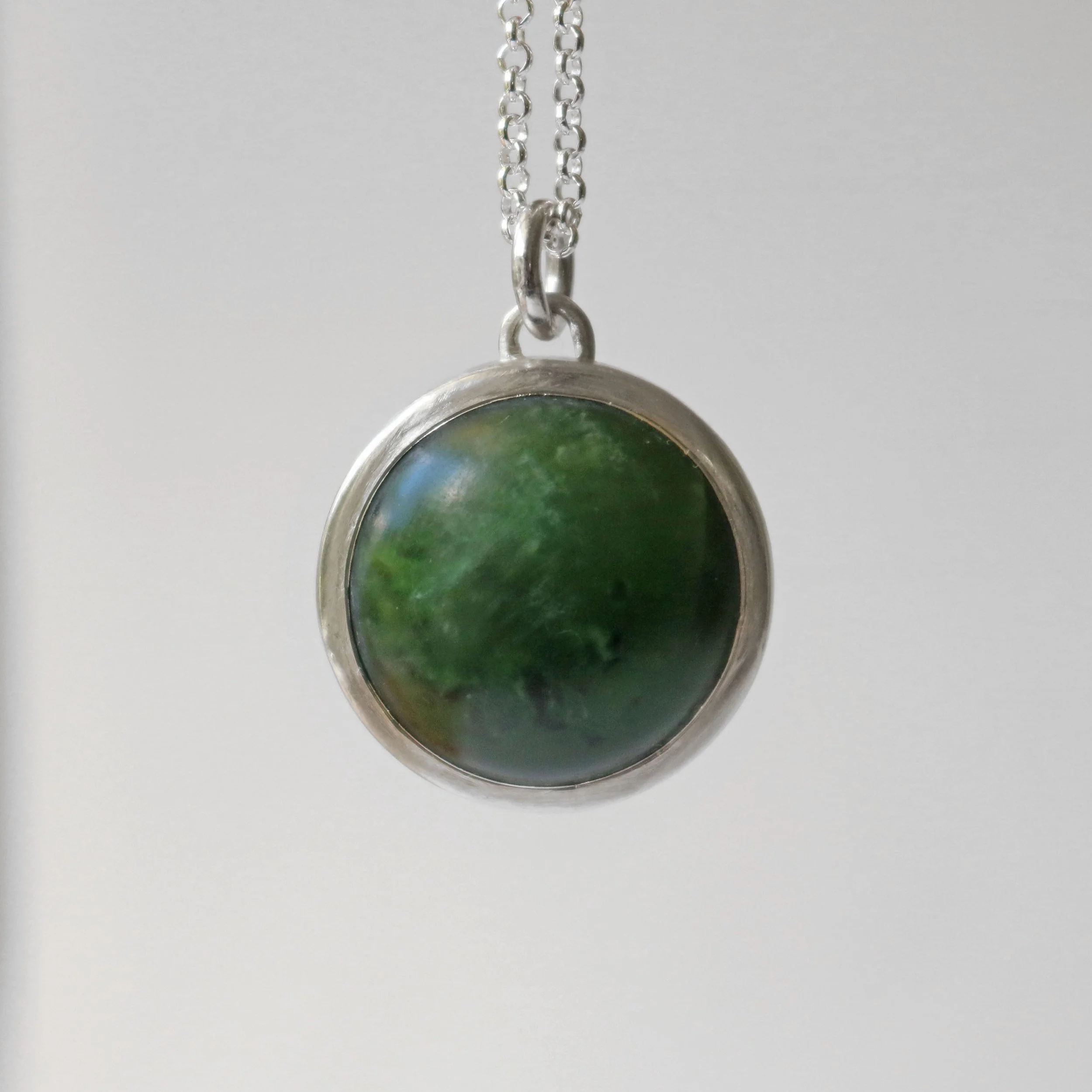Kawakawa pounamu silver round pendant 5.jpg