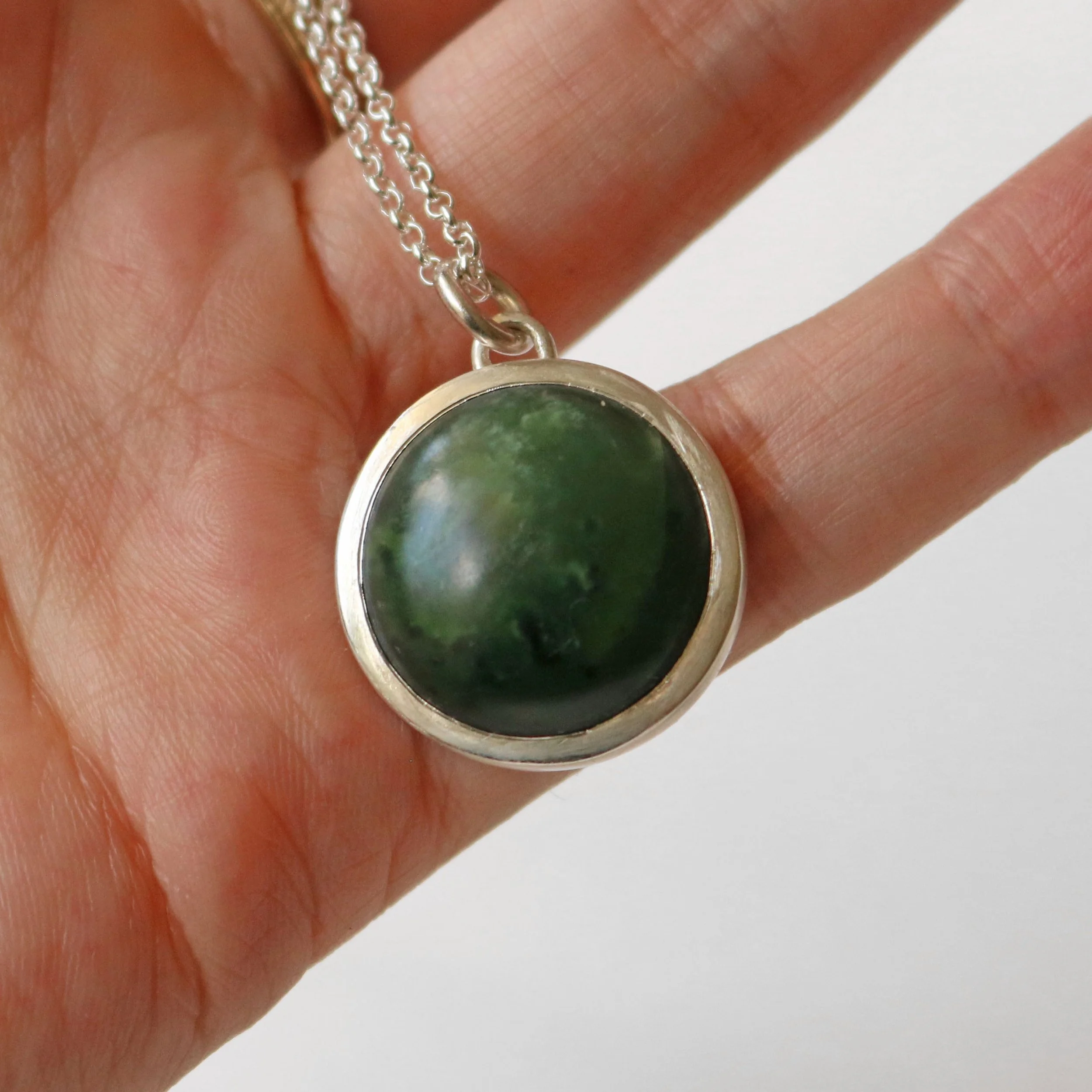 Kawakawa pounamu silver round pendant 4.jpg