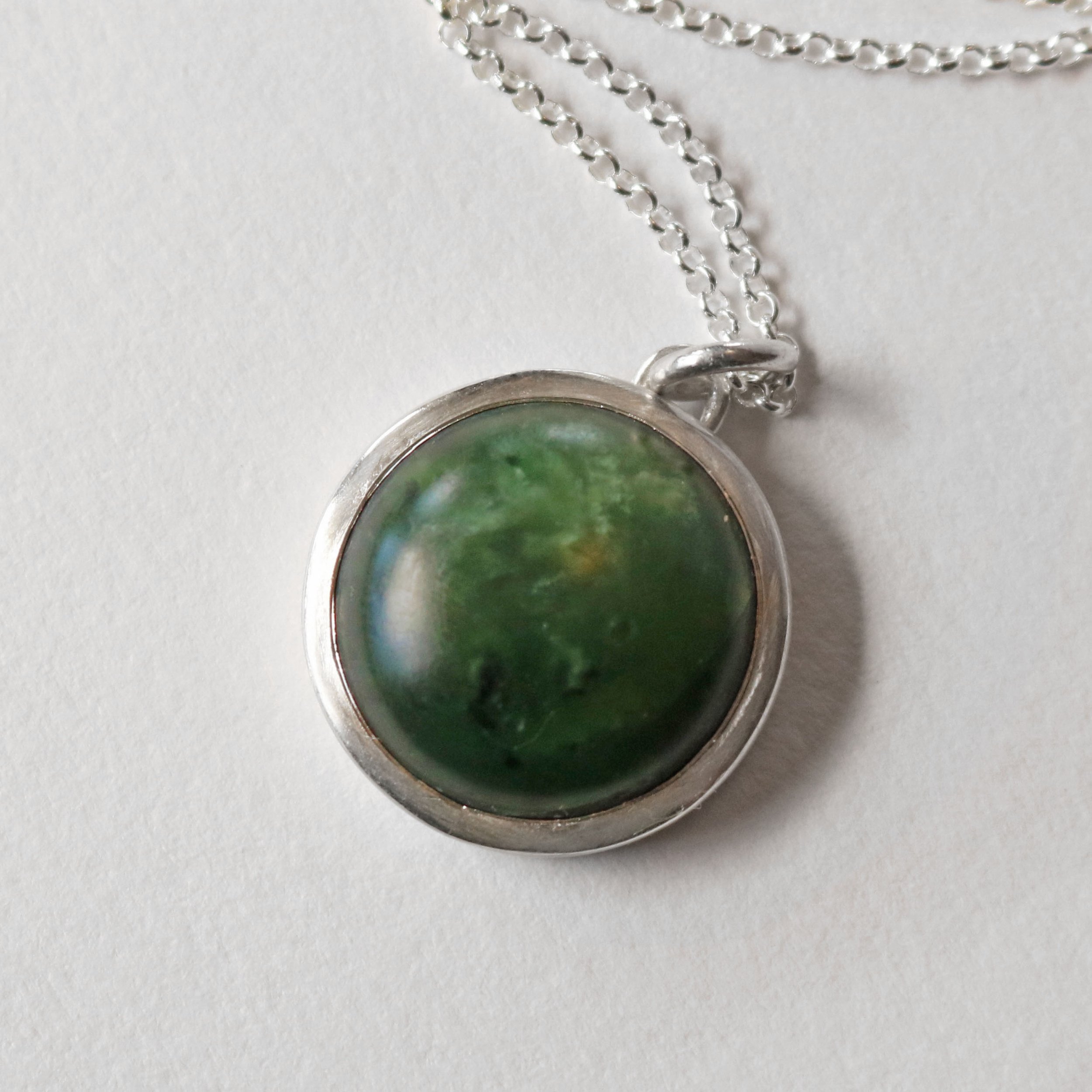 Kawakawa pounamu silver round pendant 2.jpg