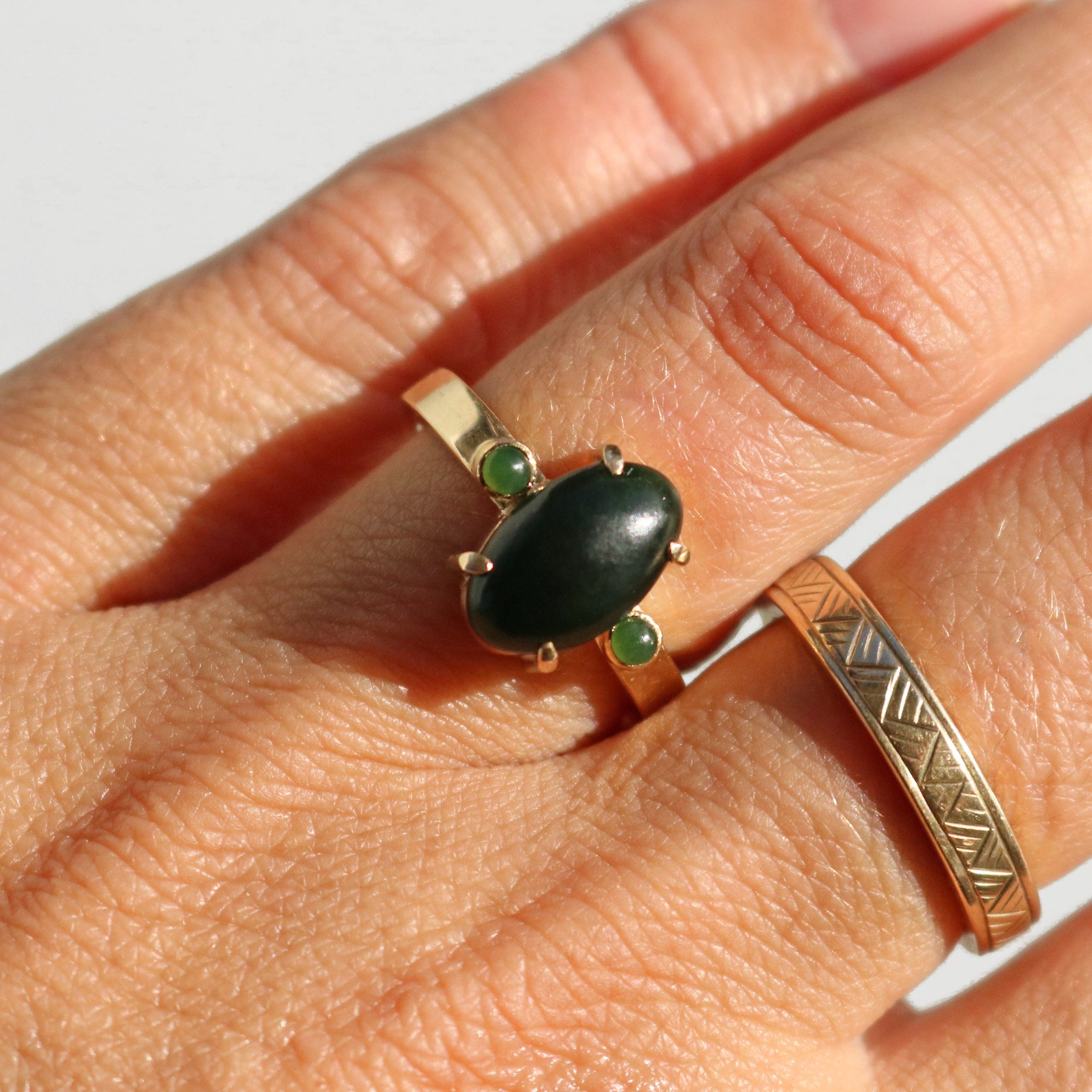 Large Oval Pounamu claw set 4.jpg