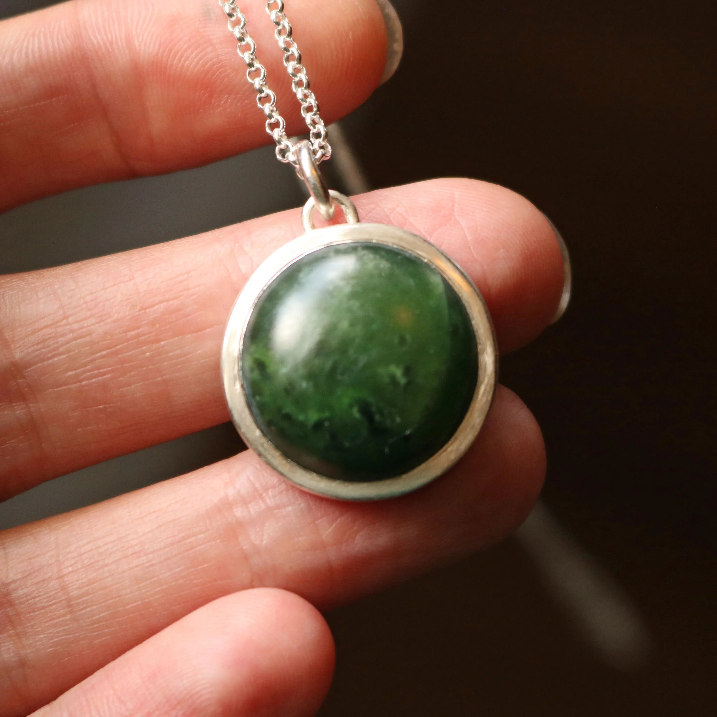 Kawakawa pounamu silver round pendant.jpg