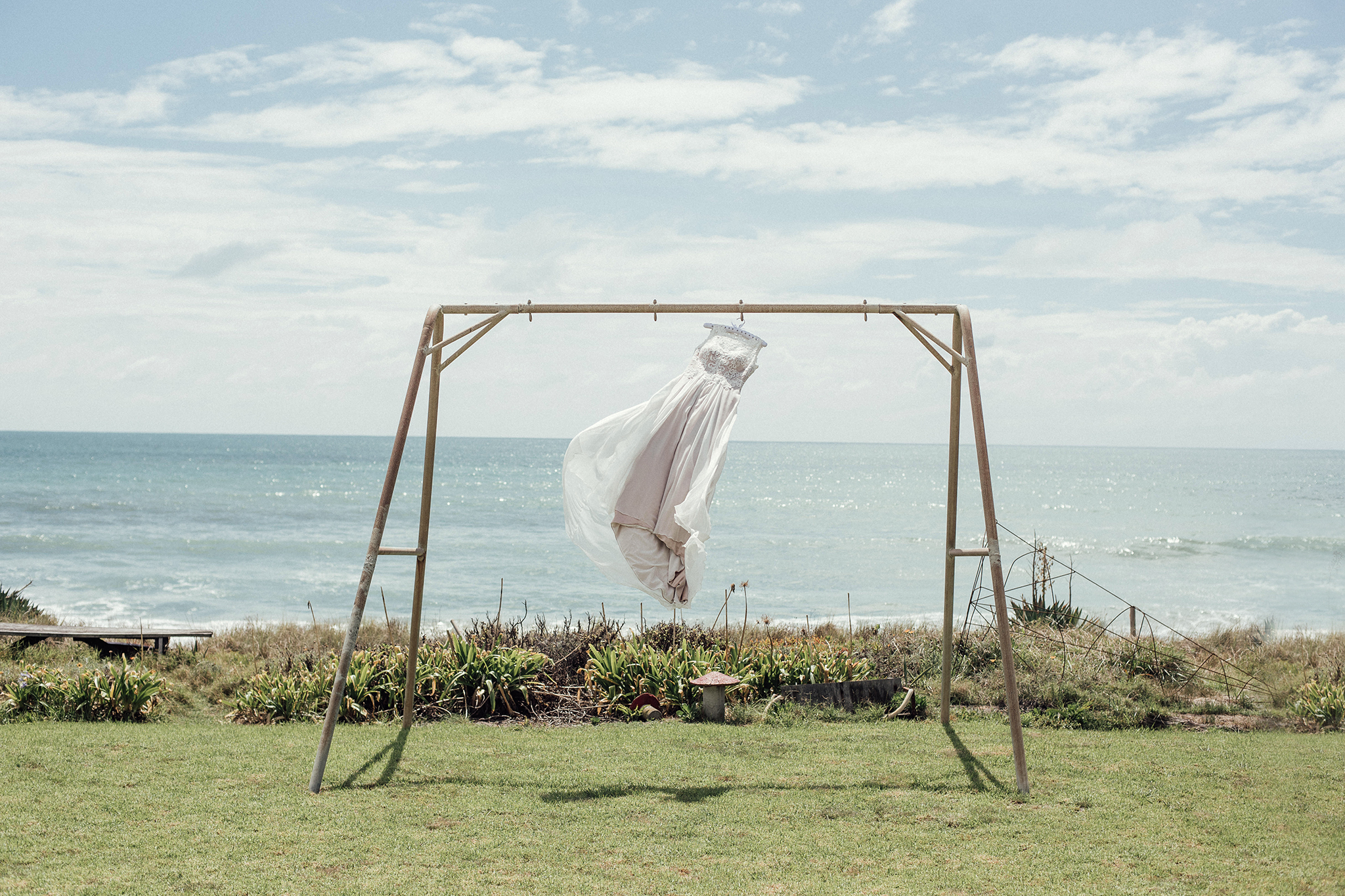 Wedding photography dress wind beach