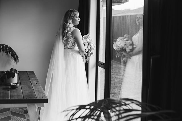 Samantha got ready in her childhood home with some great window light.